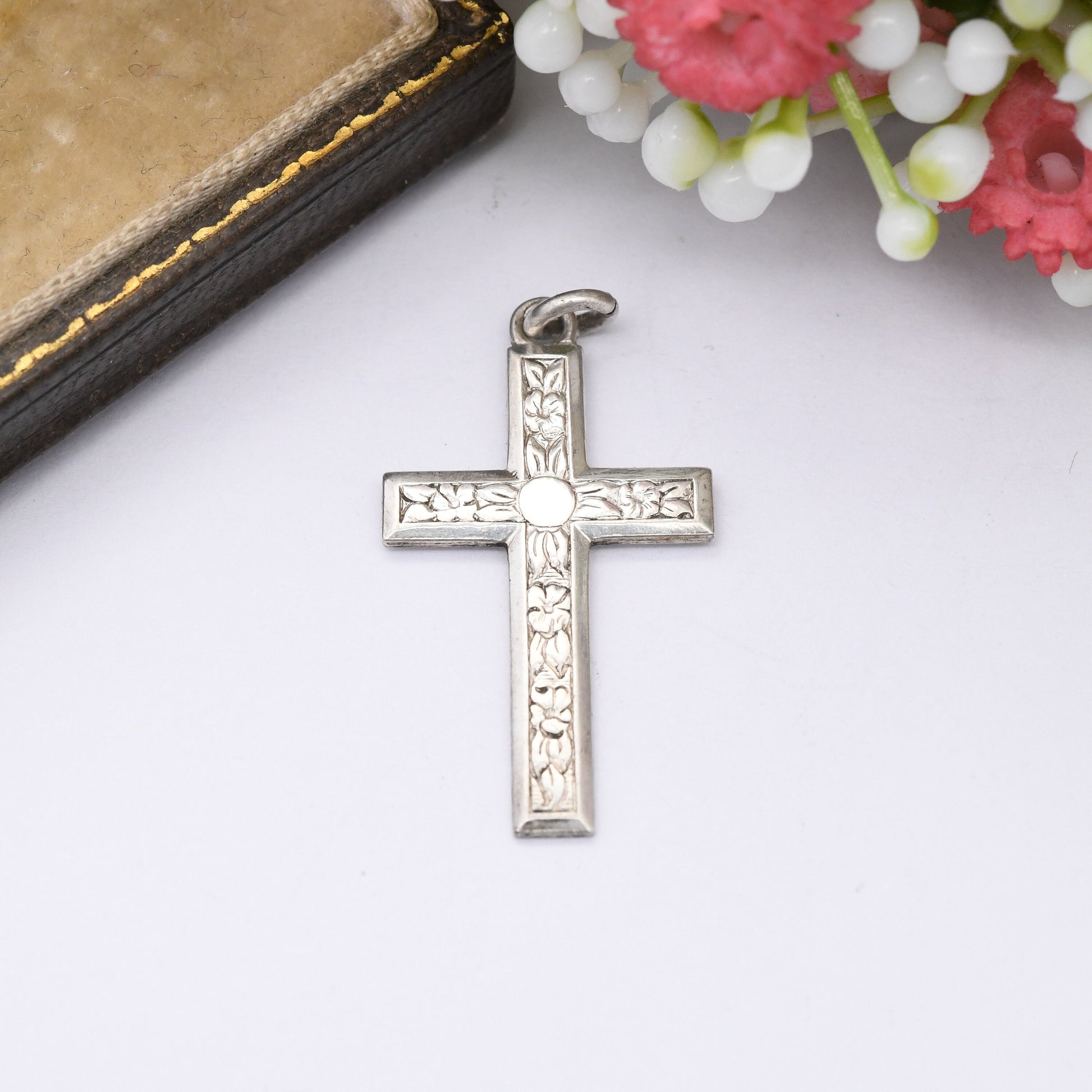 Vintage Sterling Silver Cross Pendant with Engraved Leaf and Flower Pattern - Sweet Christening Jewellery Gift Present for Christian