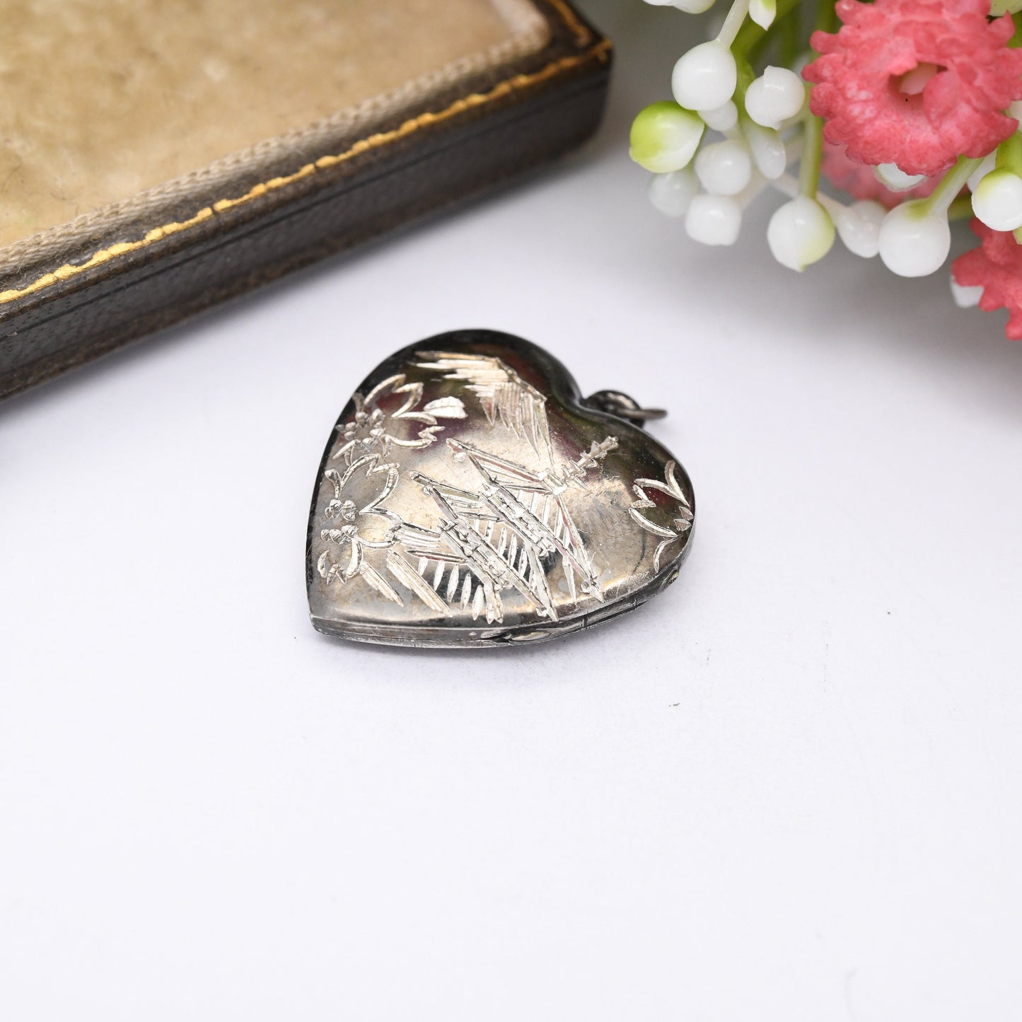 Vintage Sterling Silver Heart Locket Pendant with Engraved Japanese Scene - Opening Love Heart Pendant | Hand Engraved Pagoda Mount Fuji