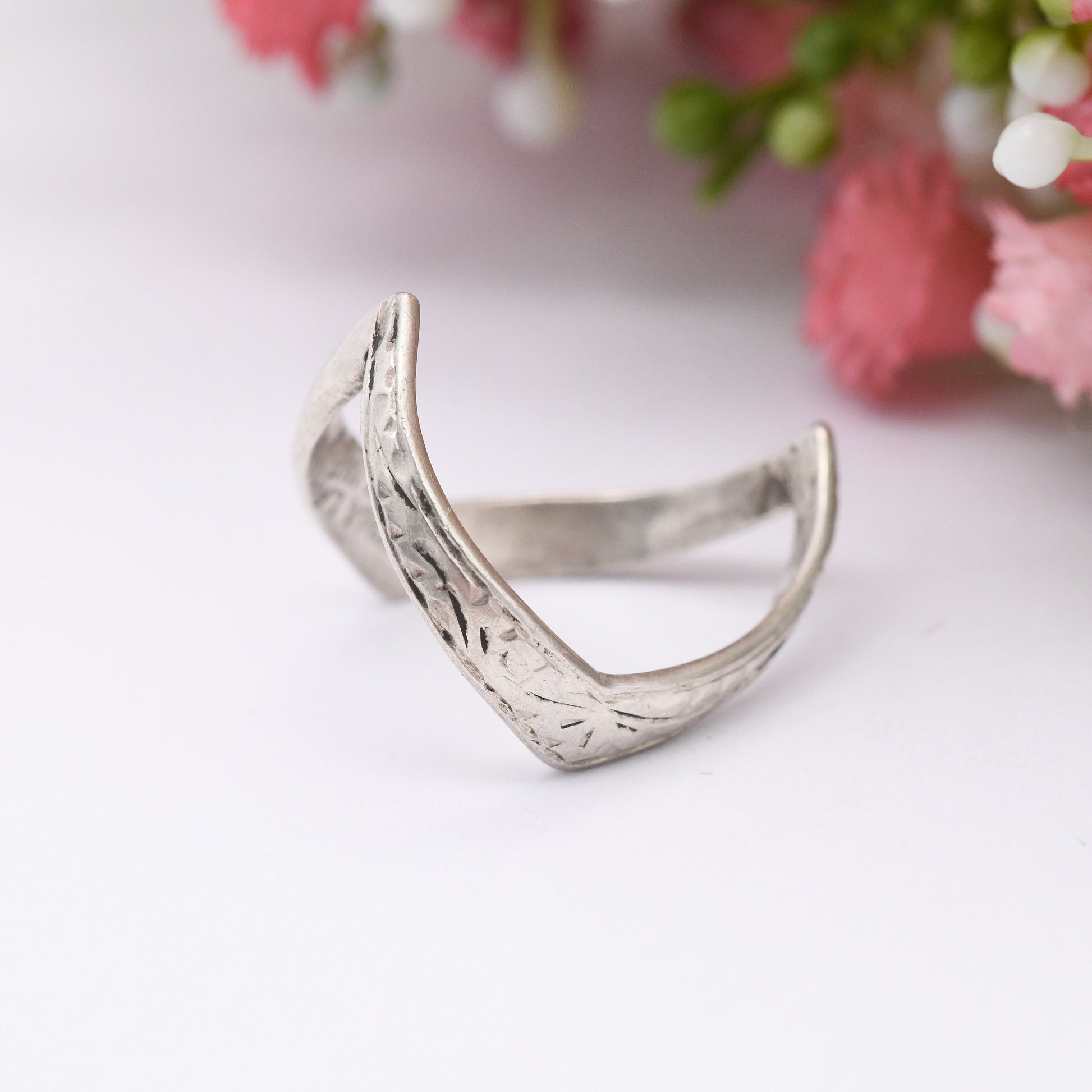 Vintage Sterling Silver Full Wishbone Ring Made in Thailand - V Shape Engraved Band | Pretty Everyday Silver | UK Size - M 1/2 | US Size - 6