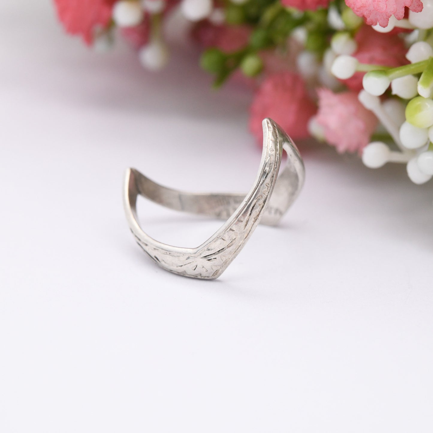 Vintage Sterling Silver Full Wishbone Ring Made in Thailand - V Shape Engraved Band | Pretty Everyday Silver | UK Size - M 1/2 | US Size - 6