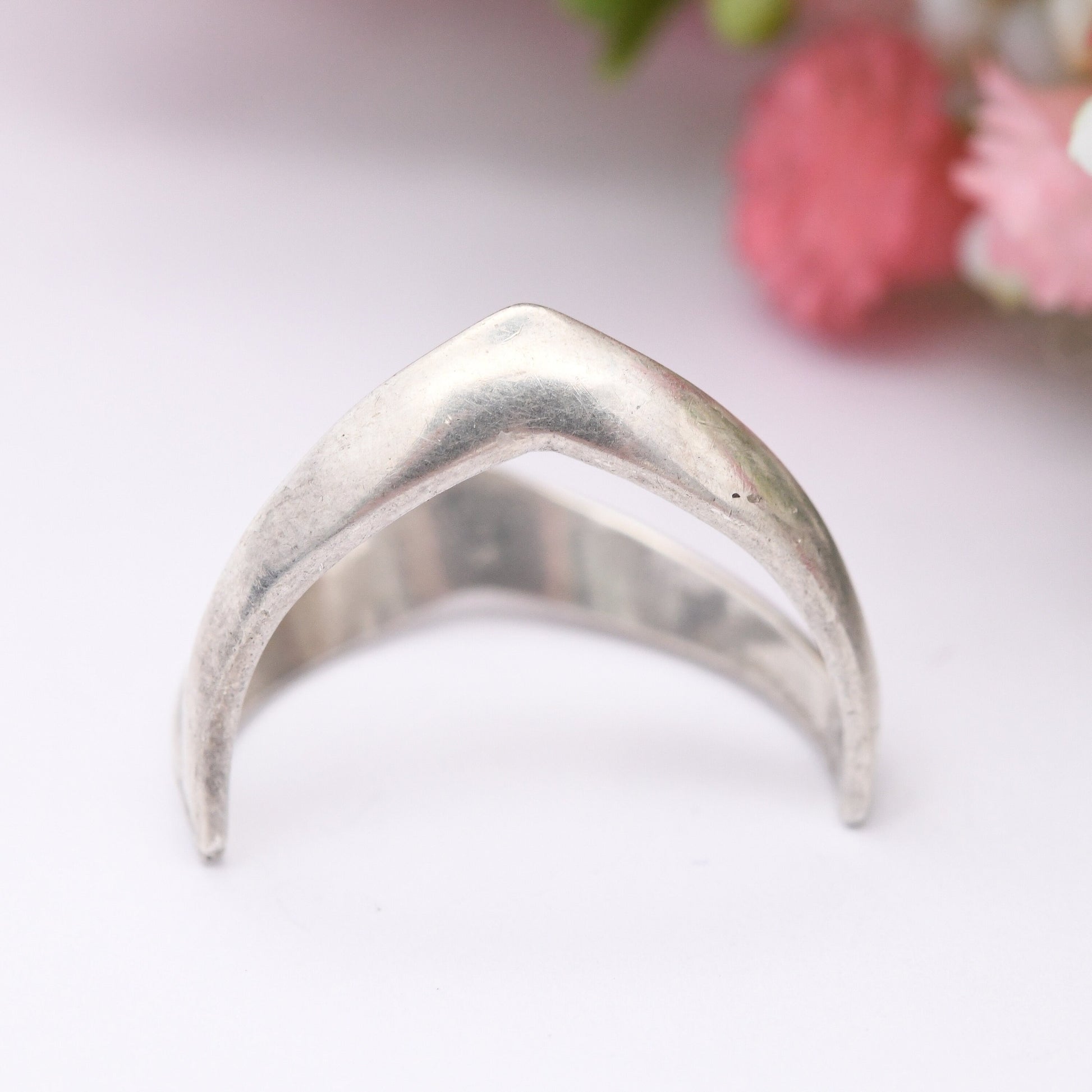 Vintage Sterling Silver Full Wishbone Ring Made in Thailand - V Shape Engraved Band | Pretty Everyday Silver | UK Size - M 1/2 | US Size - 6