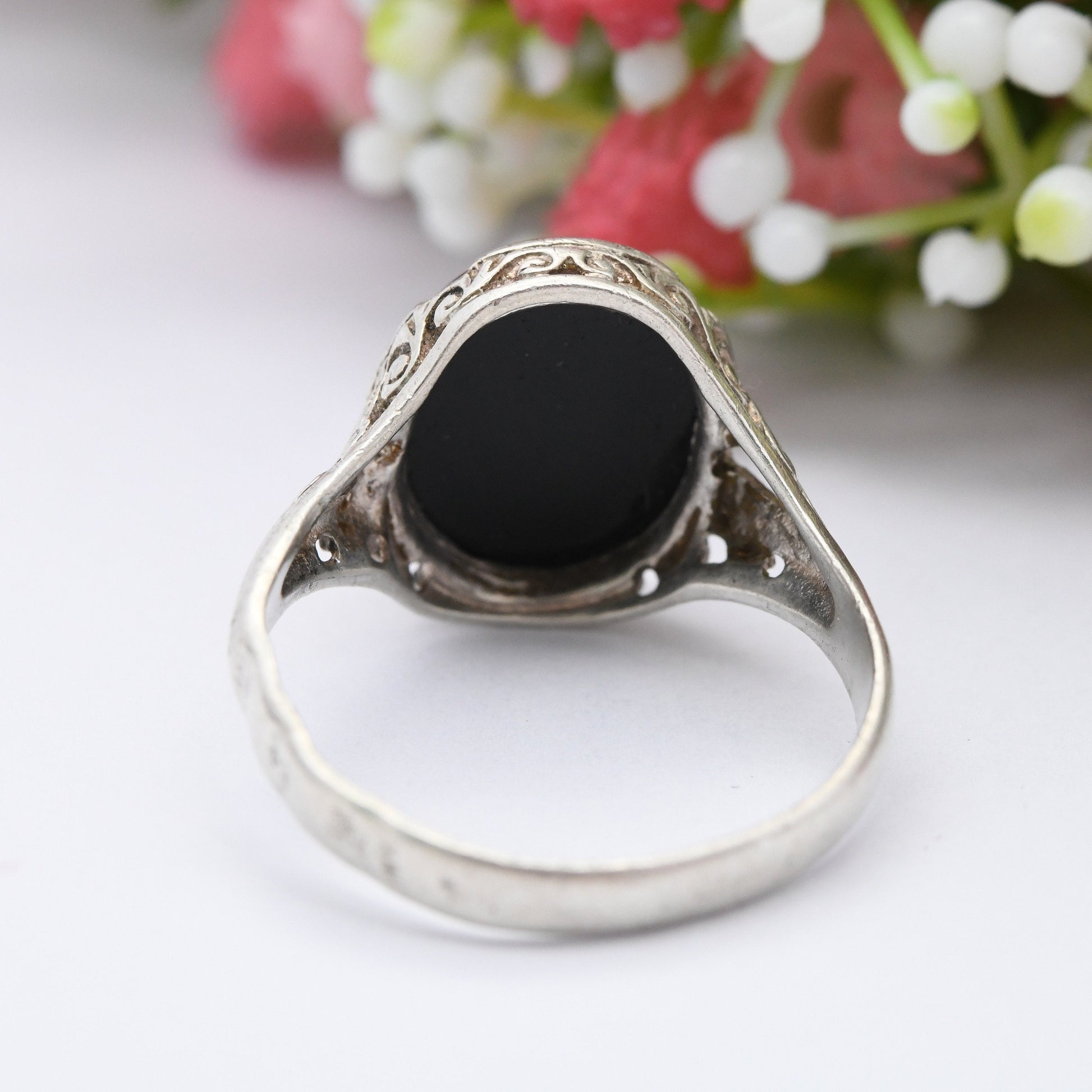 Vintage Sterling Silver Onyx Signet Ring with Ornate Engraved Shank - Statement Middle Finger Ring | UK Size - U | US Size - 10