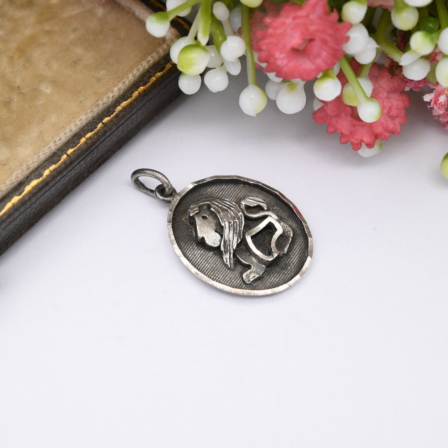 Vintage Sterling Silver Stylised Lion Pendant - Unusual Abstract Lion Image Necklace | Leo Astrological Zodiac July August Birthday Gift