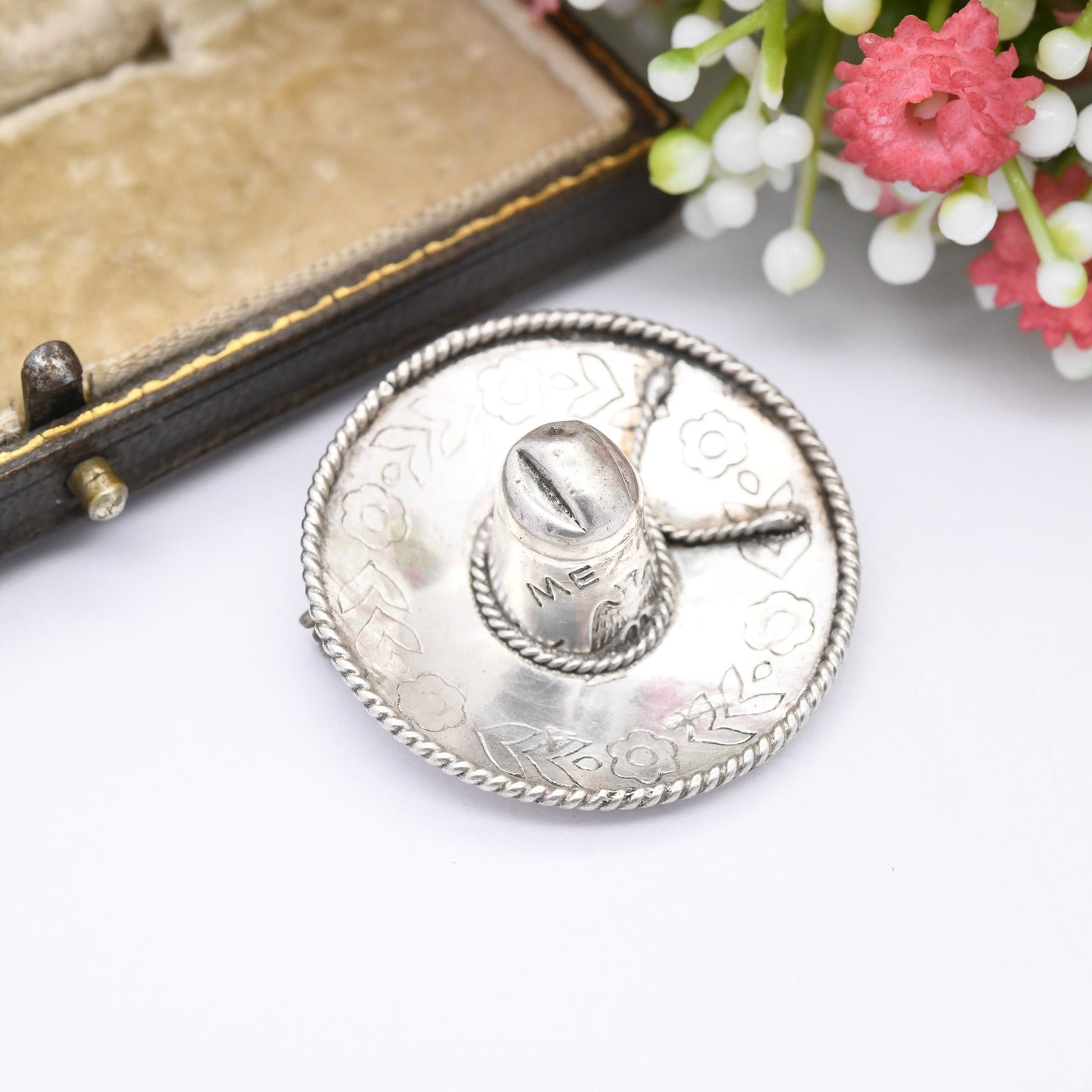 Vintage Mexican Sterling Silver Sombrero Hat Brooch - Mexican Souvenir Jewellery | Engraved Flower Design with Eagle