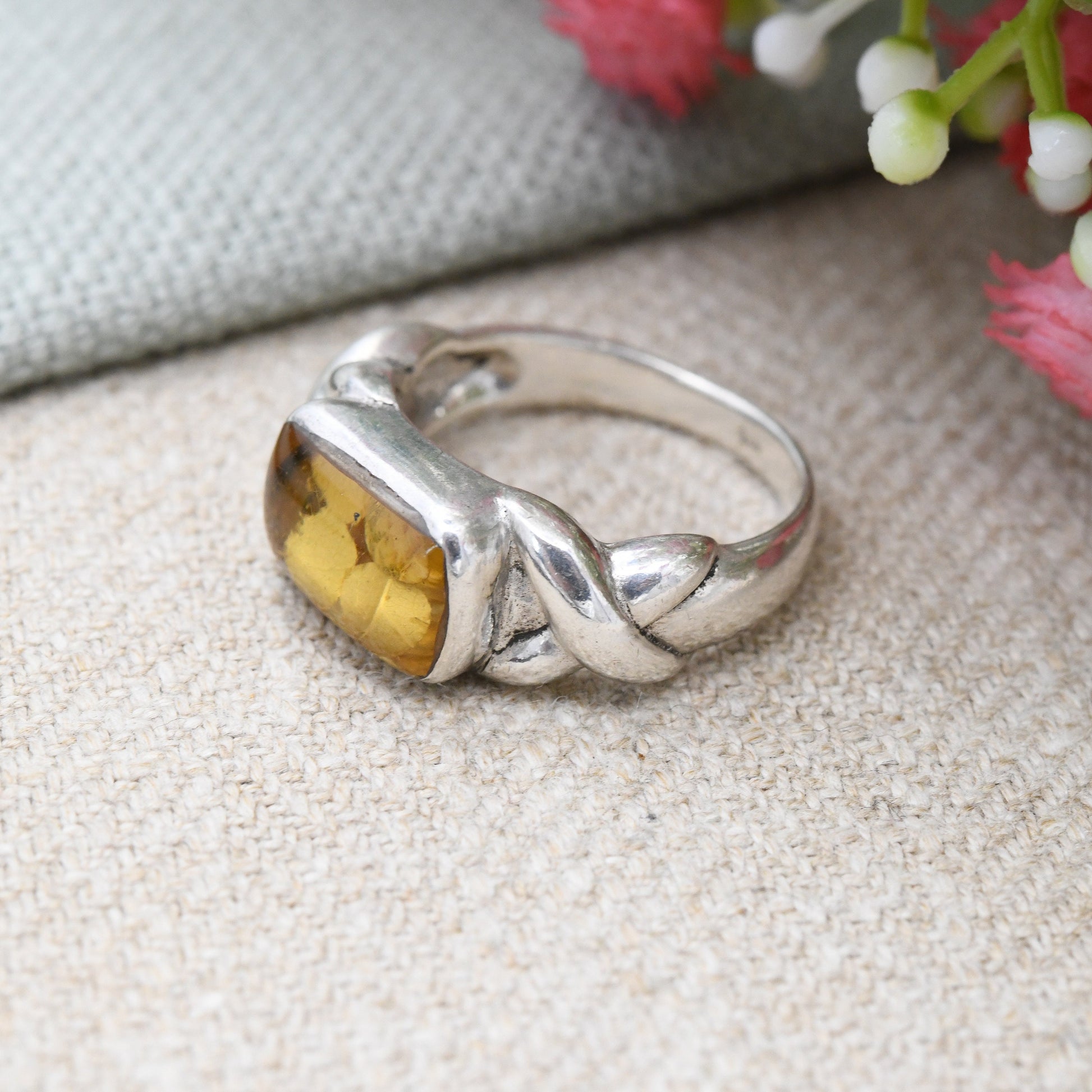 Vintage Sterling Silver Leaf in Resin Ring with Twisted Knot Shoulders - Unusual Silver Ring | Pretty Gift | UK Size - Q | US Size - 8