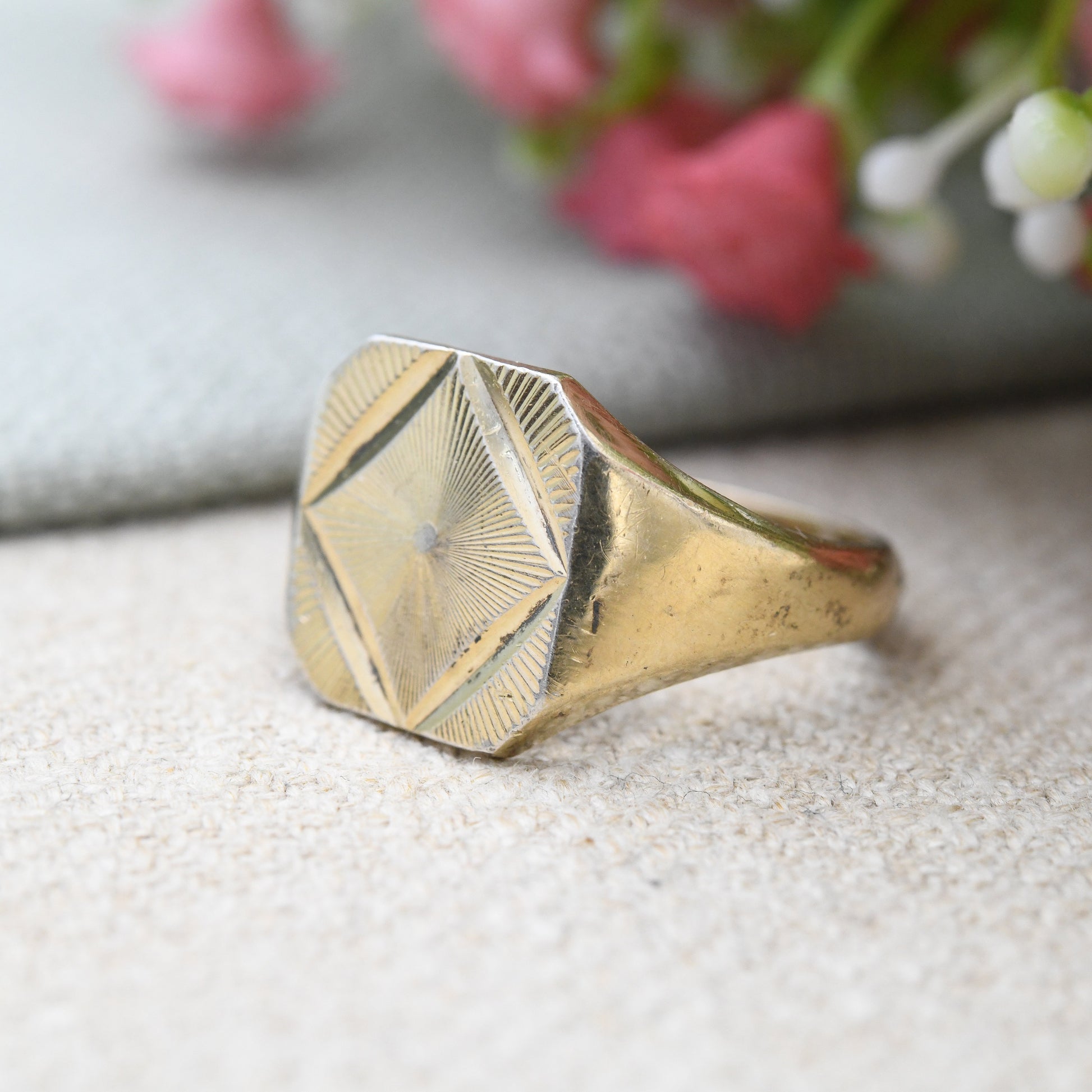 Vintage 9ct Gold Plated Sterling Silver Signet Ring - Diamond Cut Engraving | Middle Finger Ring | Gift for Him | UK Size - U | US Size - 10