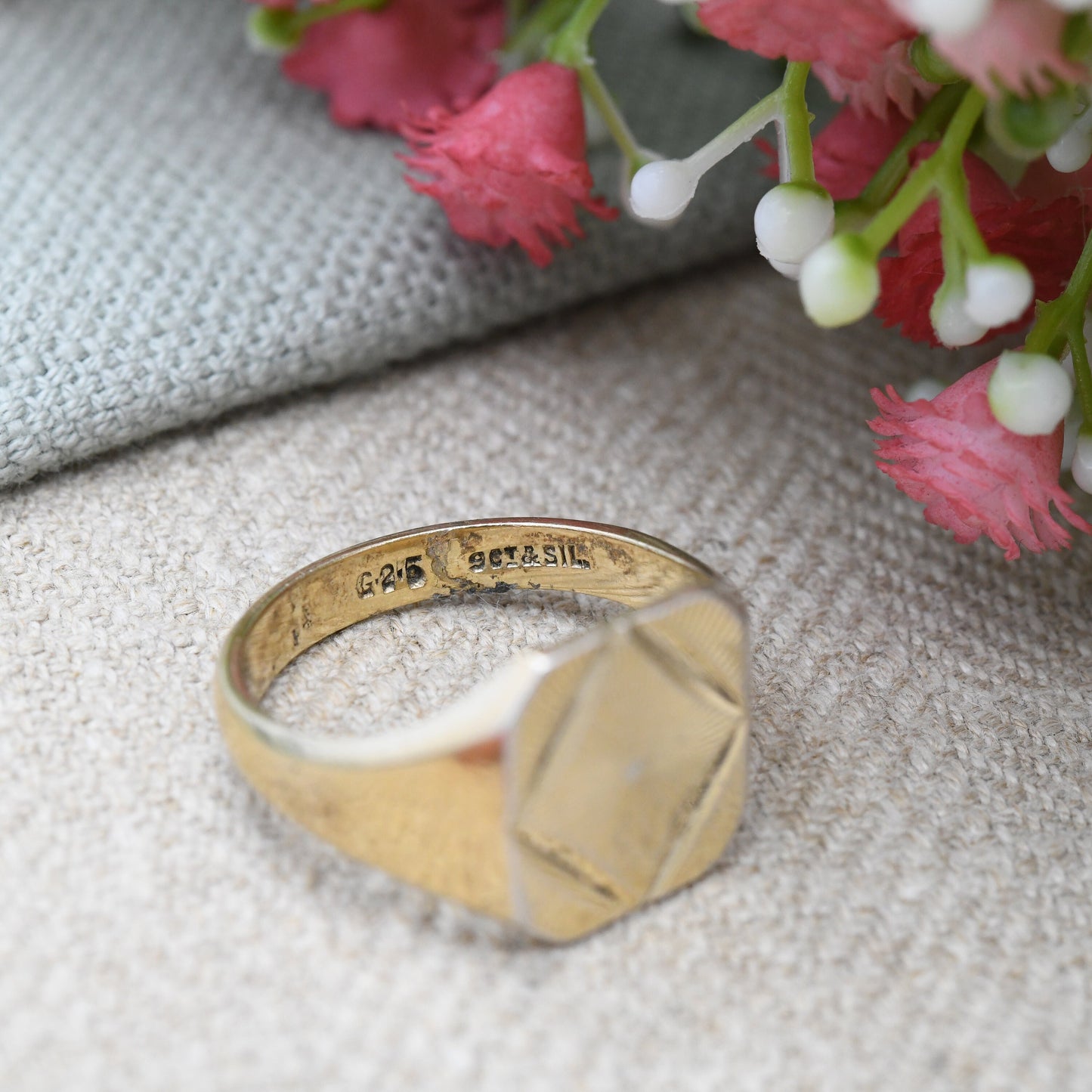 Vintage 9ct Gold Plated Sterling Silver Signet Ring - Diamond Cut Engraving | Middle Finger Ring | Gift for Him | UK Size - U | US Size - 10