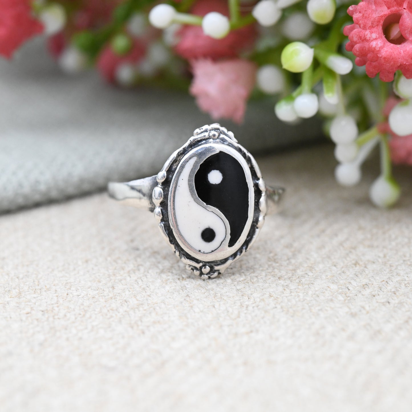 Vintage Sterling Silver Yin and Yang Ring - White and Black Resin Design | Equal Opposite Symbol | UK Size - V | US Size - 10 1/2