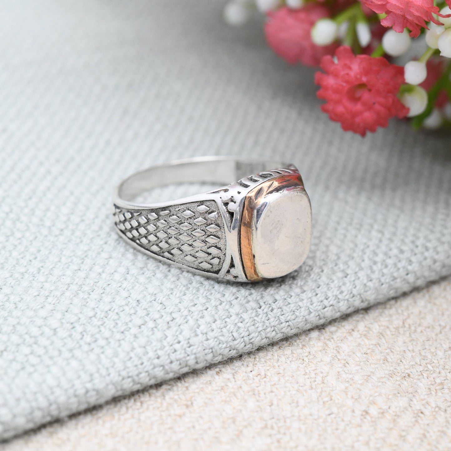 Vintage Sterling Silver Signet Ring with Copper Bezel and Textured Shank - Large Unisex Everyday Silver | UK Size - X 1/2 | US Size - 11 3/4