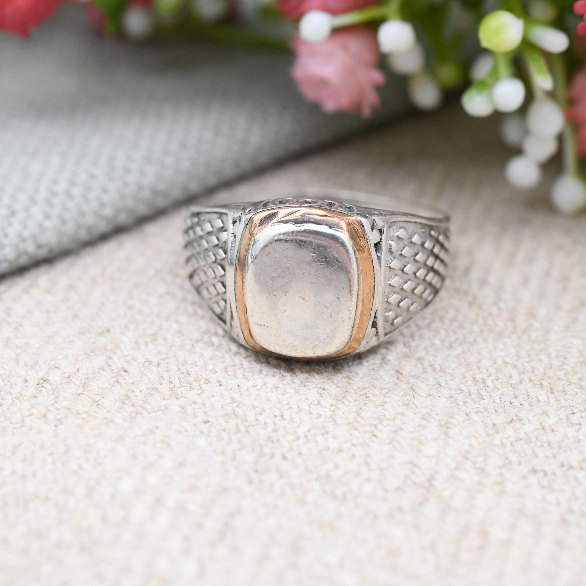 Vintage Sterling Silver Signet Ring with Copper Bezel and Textured Shank - Large Unisex Everyday Silver | UK Size - X 1/2 | US Size - 11 3/4