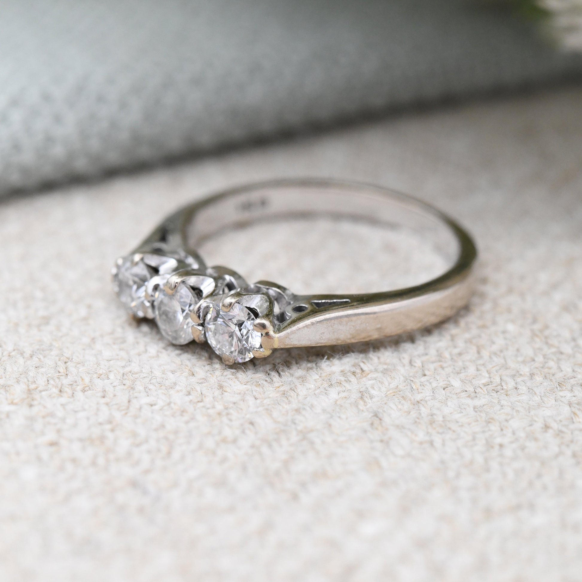 Vintage 18ct White Gold Diamond Engagement Ring - Three Stone Trilogy Diamond Ring | Small Size UK Size - J | US Size - 4 3/4