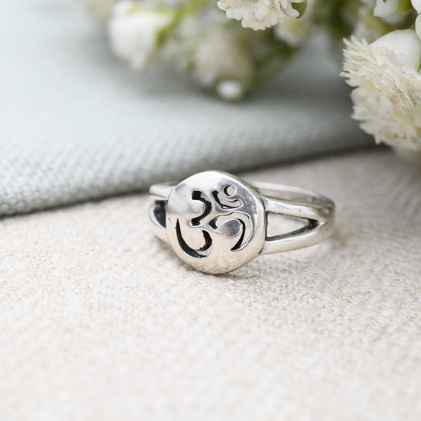 Vintage Sterling Silver Om Ring Hindu Symbol Circle Design - Minimal Everyday Unisex Silver | Middle Finger | UK Size - R 1/2 | US Size - 9