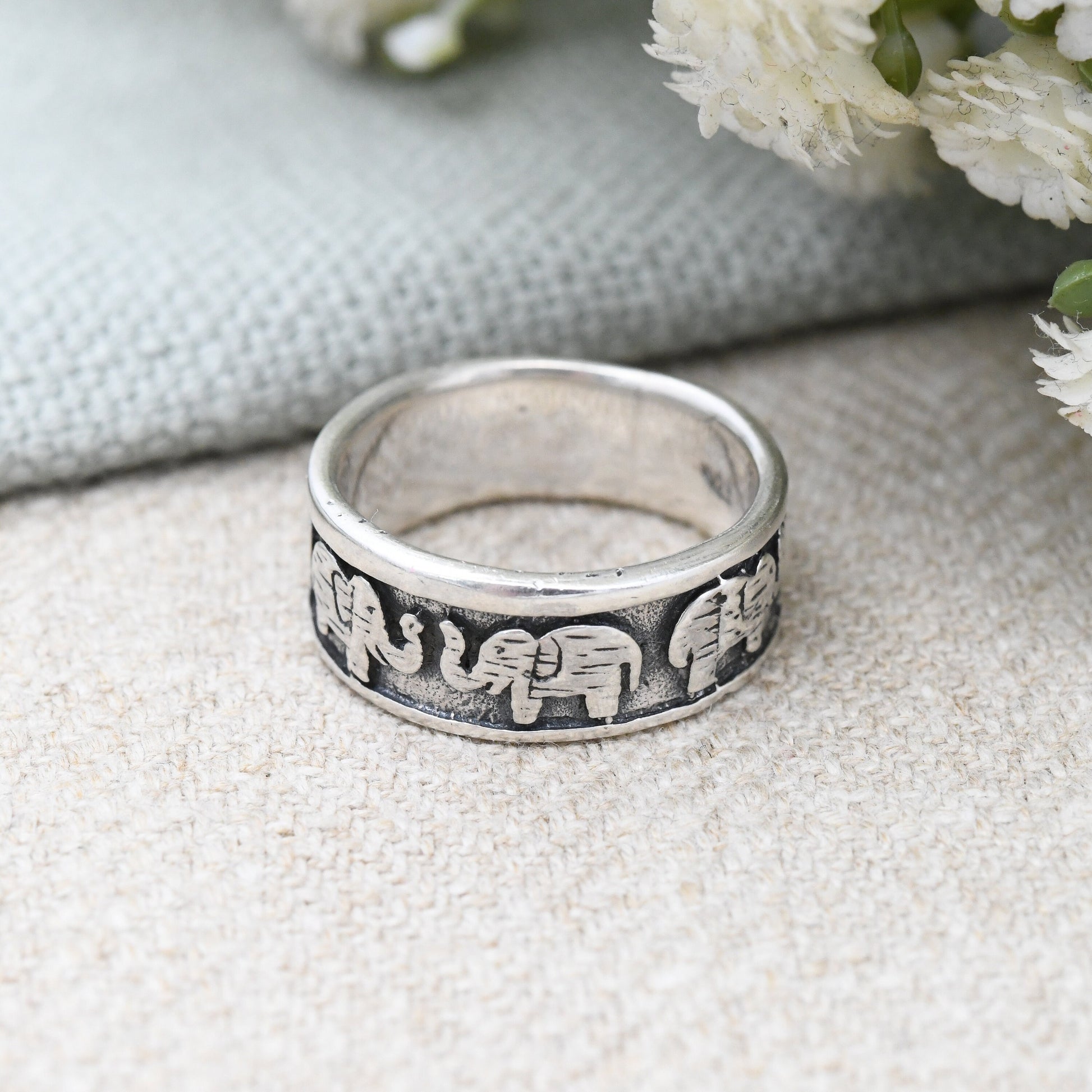 Vintage Sterling Silver Elephant Ring - Chunky Animal Jewellery Gift for Nature Lover Traveller | UK Size - N | US Size - 6 3/4