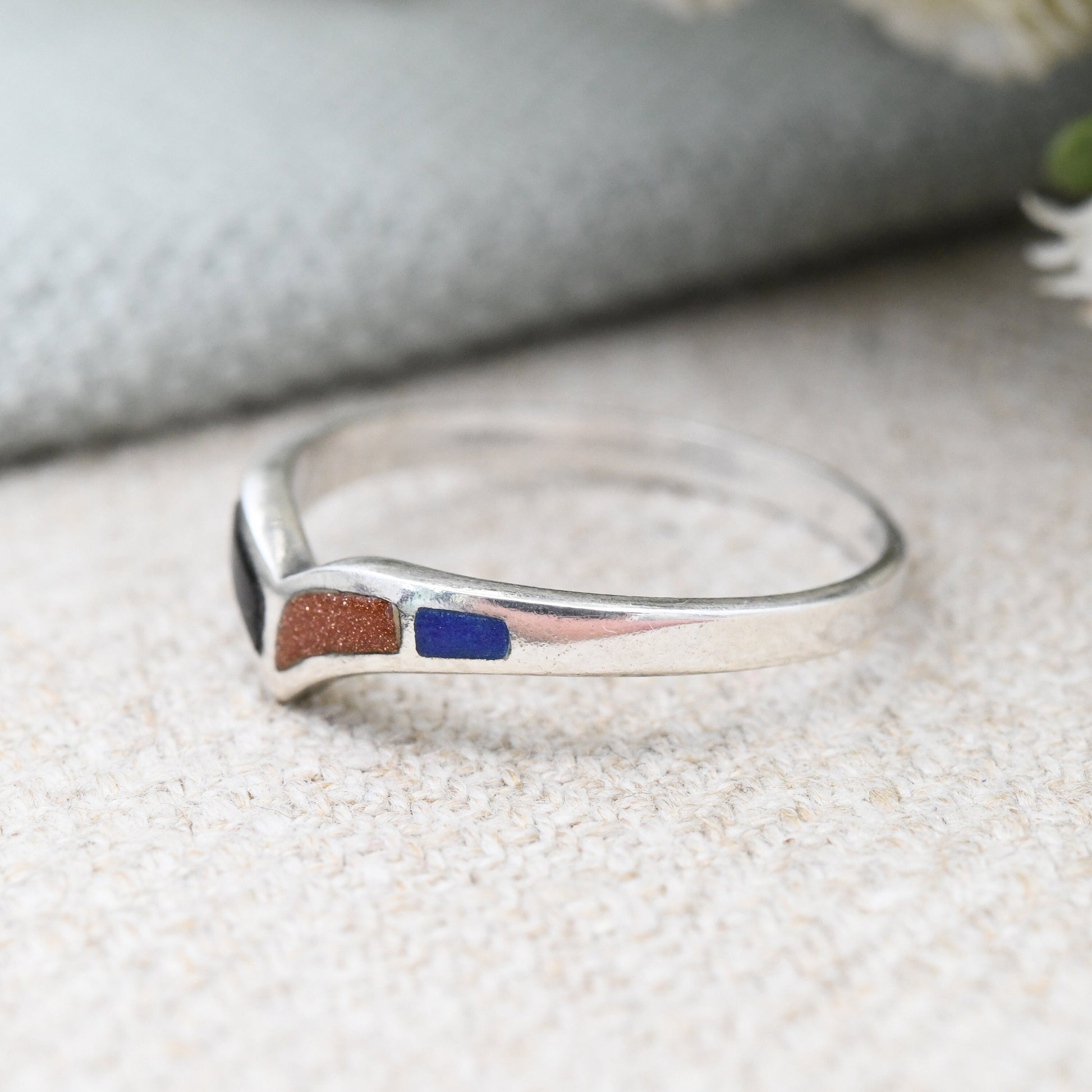 Vintage Sterling Silver Mixed Gemstone Inlay Wishbone Ring - Turquoise Onyx Goldstone Lapis Lazuli | UK Size - P 1/2 | US Size - 8