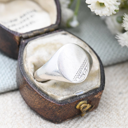 Vintage Sterling Silver Signet Ring with Engraved Scrolling Design 1985 - Unisex Everyday Silver for Engraving | UK Size - U | US Size - 10