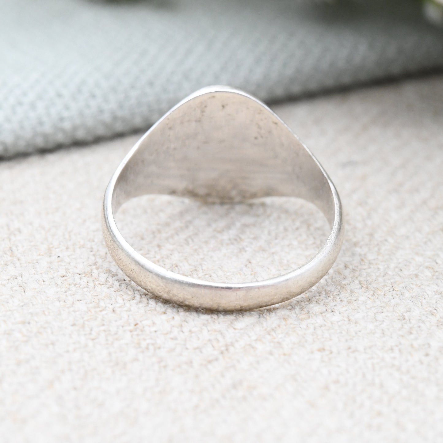 Vintage Sterling Silver Signet Ring with Engraved Scrolling Design 1985 - Unisex Everyday Silver for Engraving | UK Size - U | US Size - 10