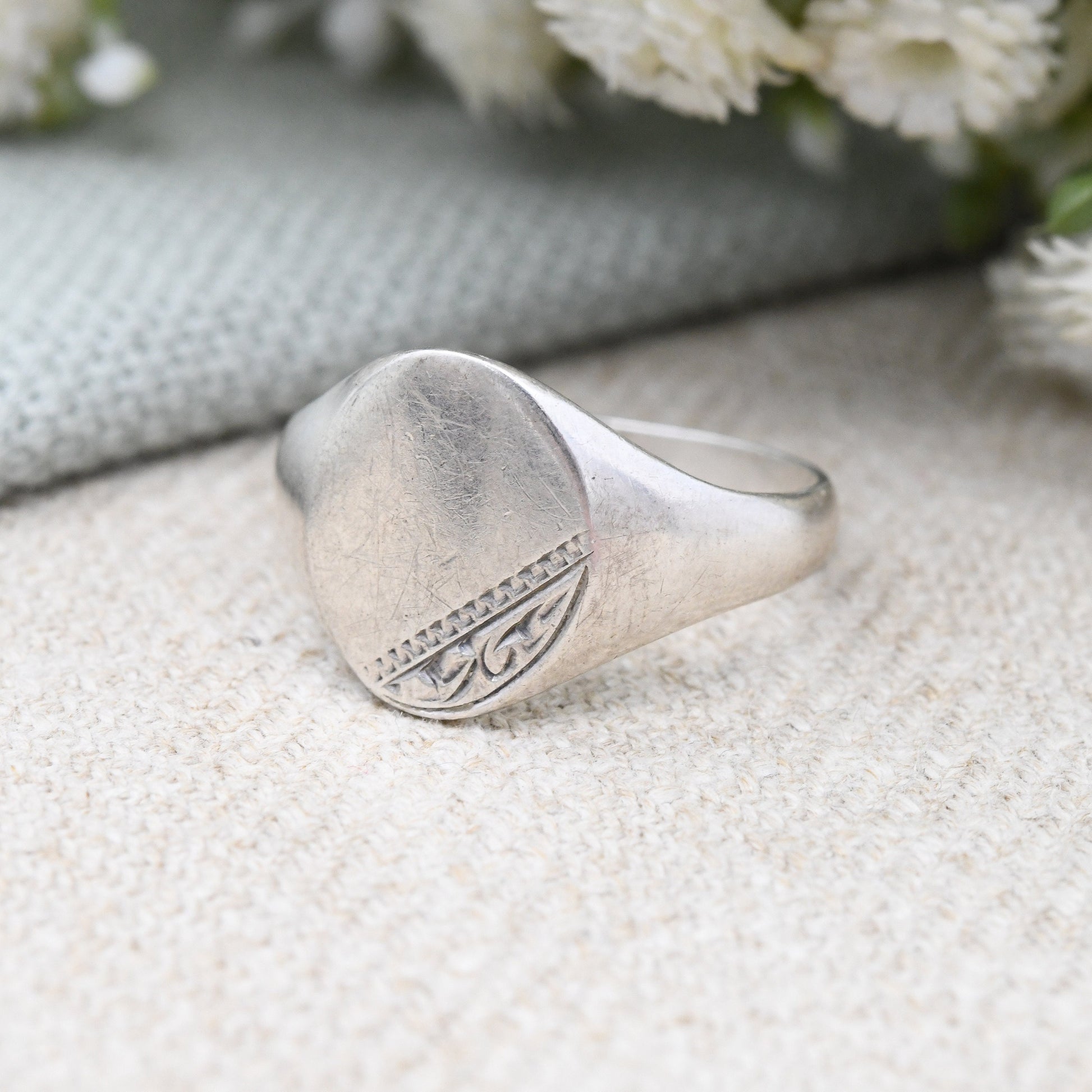 Vintage Sterling Silver Signet Ring with Engraved Scrolling Design 1985 - Unisex Everyday Silver for Engraving | UK Size - U | US Size - 10