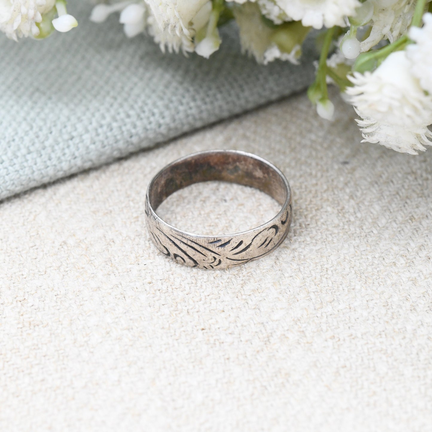 Vintage Sterling Silver Engraved Scrolling Band Ring - Pretty Design Textured Silver | UK Size - O 1/2 | US Size - 7 1/2