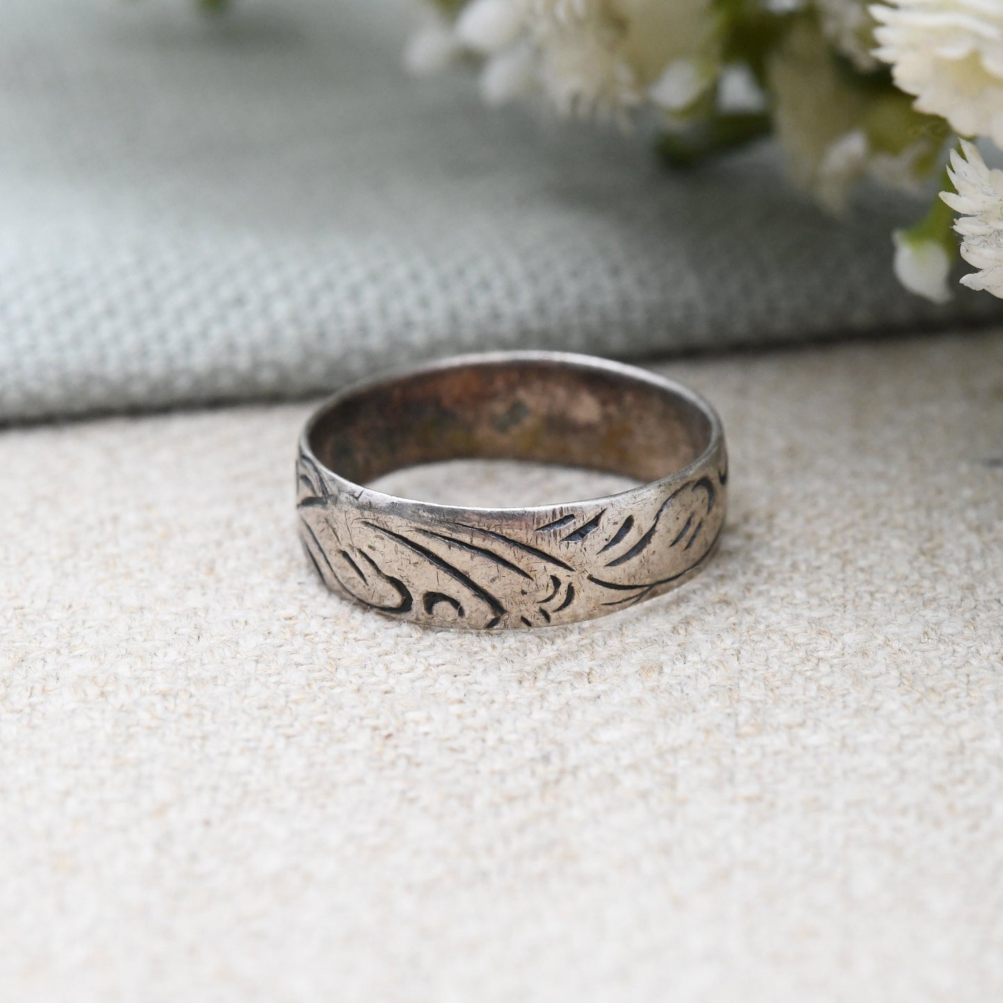 Vintage Sterling Silver Engraved Scrolling Band Ring - Pretty Design Textured Silver | UK Size - O 1/2 | US Size - 7 1/2