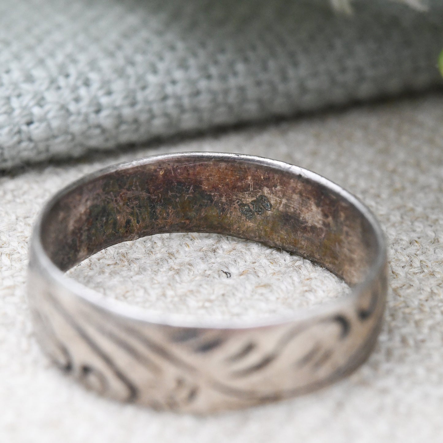 Vintage Sterling Silver Engraved Scrolling Band Ring - Pretty Design Textured Silver | UK Size - O 1/2 | US Size - 7 1/2