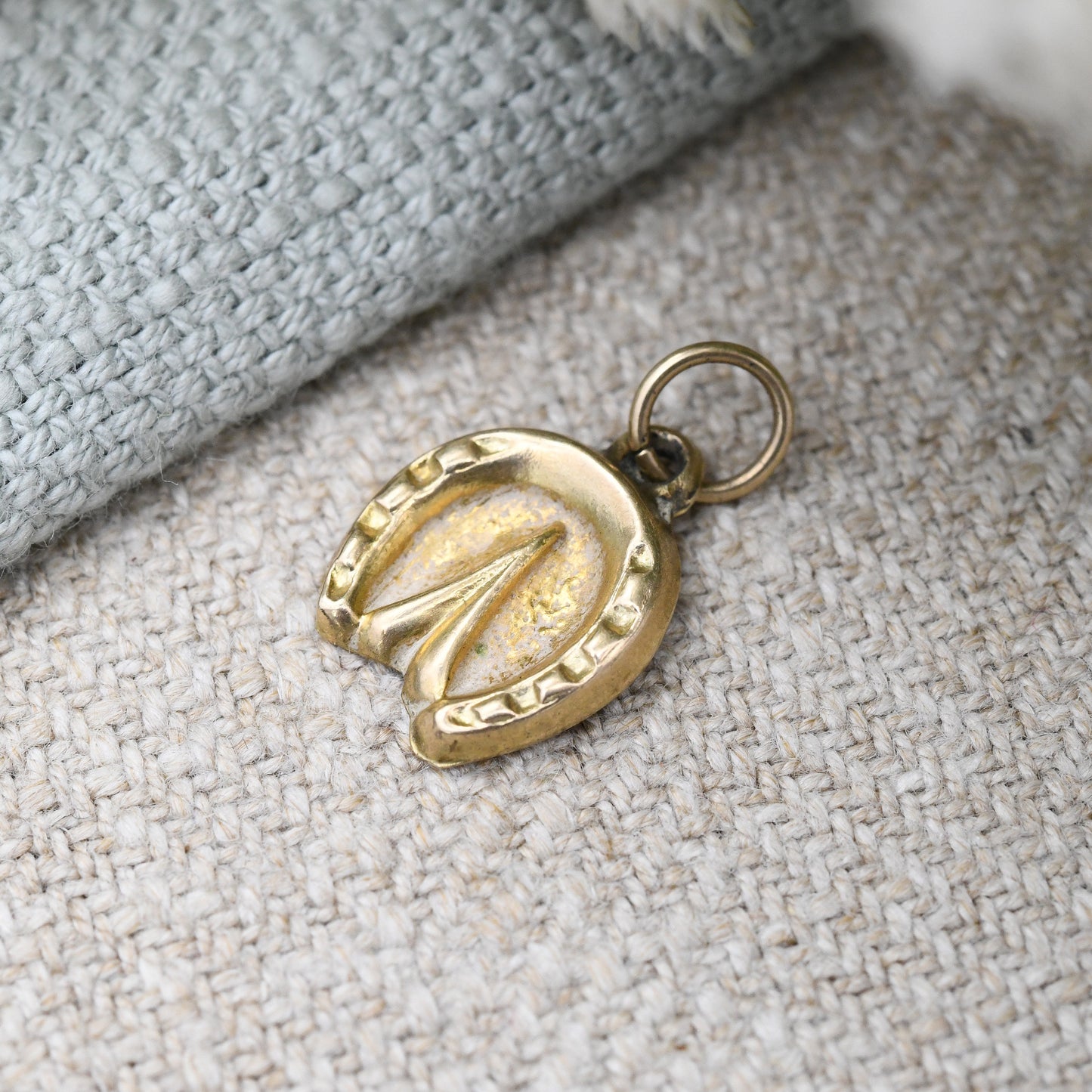 Vintage 9ct Gold Horseshoe Charm 1964 - Horse Hoof Pendant | Antique Style Good Luck Charm | Novelty Lucky Gift Pendant | Charm Bracelet