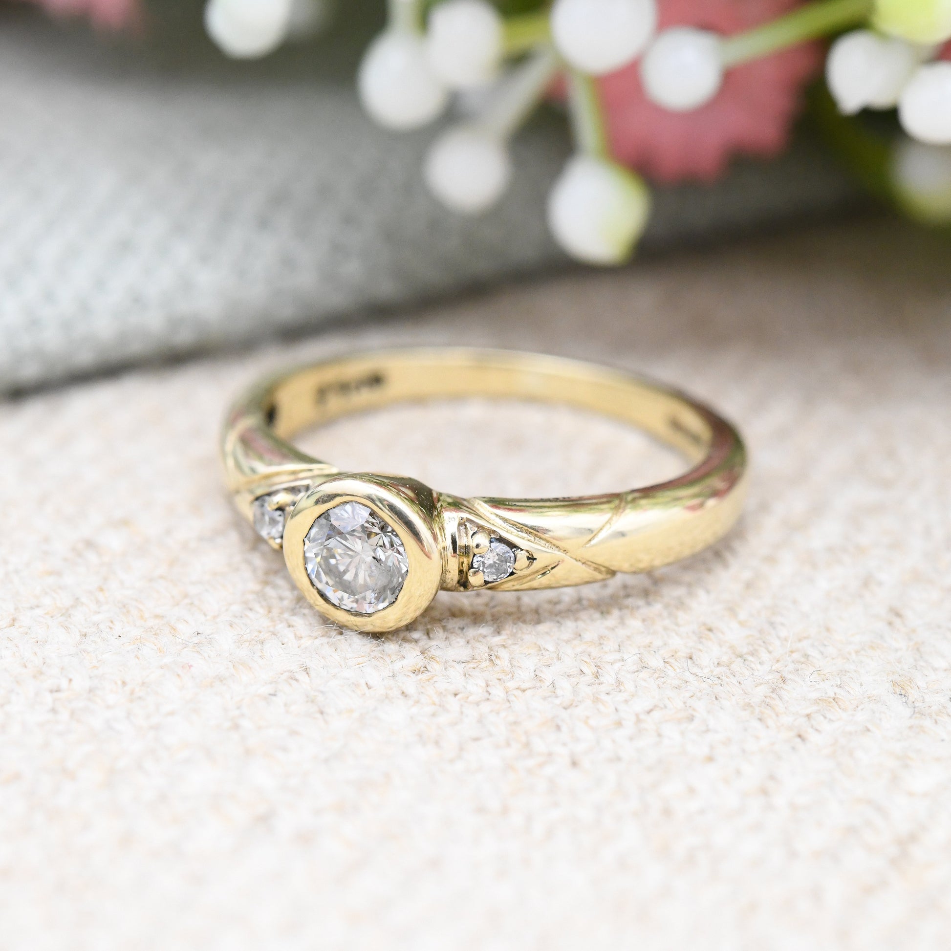 Vintage 9ct Gold Diamond Solitaire Ring 25 Points 0.25ct - with Side Stones | Yellow Gold Engagement Ring | UK Size - K | US Size - 5 1/4