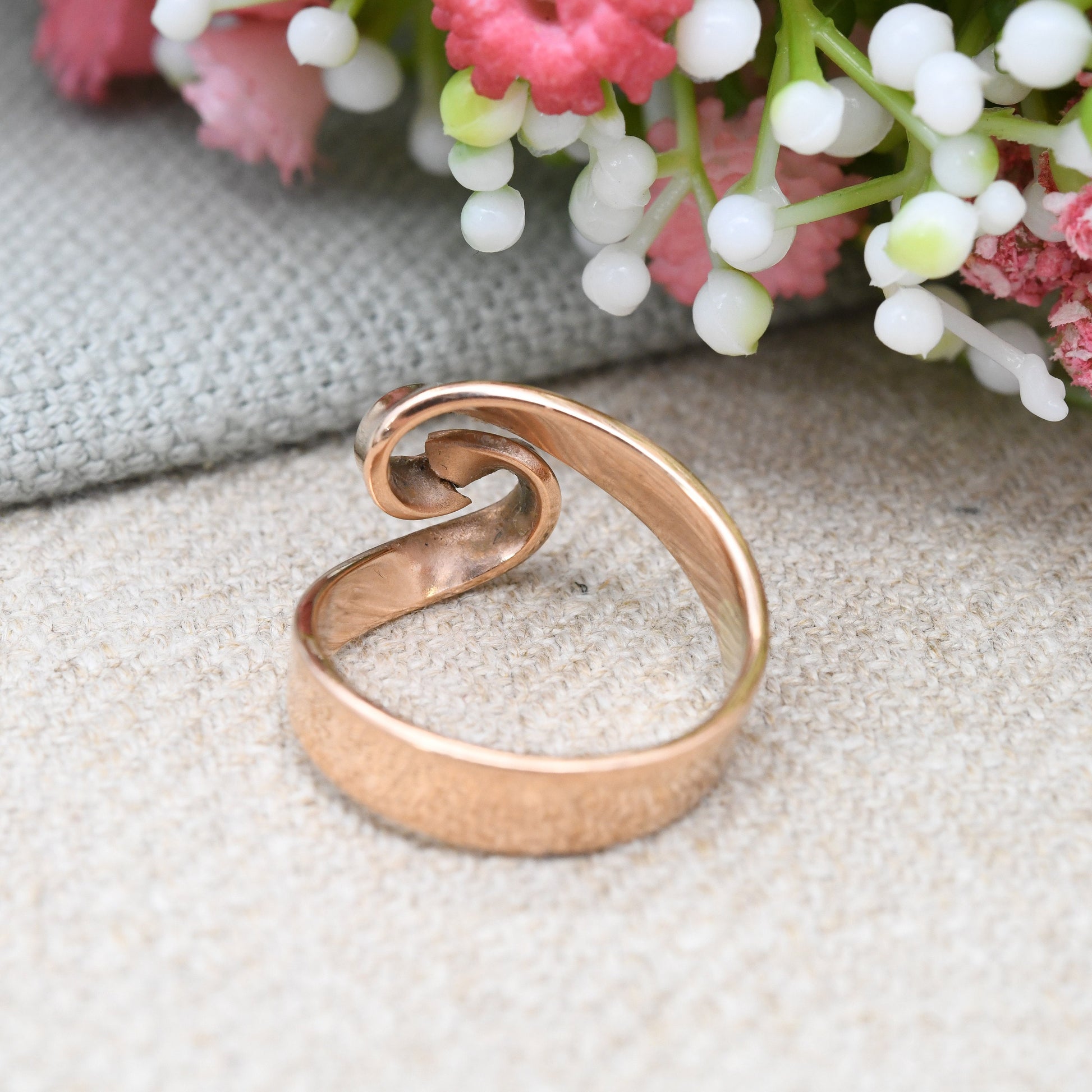 Vintage 9ct Gold Twist Band Ring 1990 - Minimalist Swirl Shape | Rose Gold Statement Jewellery | Chunky Band | UK Size - N | US Size - 6 1/2