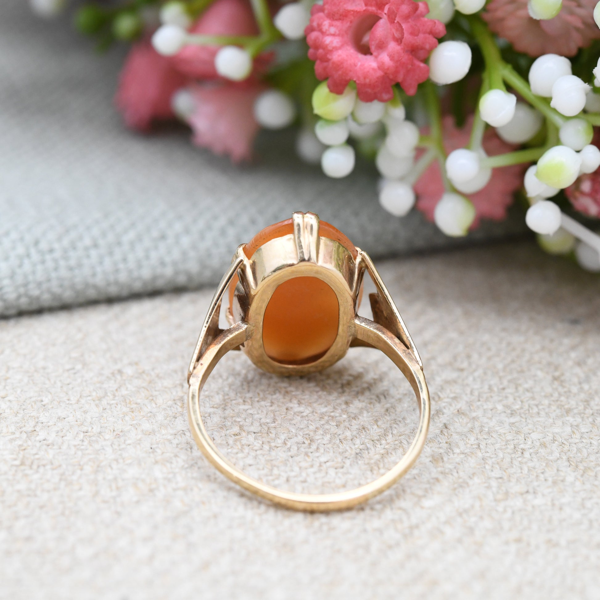 Vintage 9ct Gold Cameo Ring - Large Oval Shell Portrait Face Profile | Statement Ring | UK Size - N 1/2 | US Size - 7