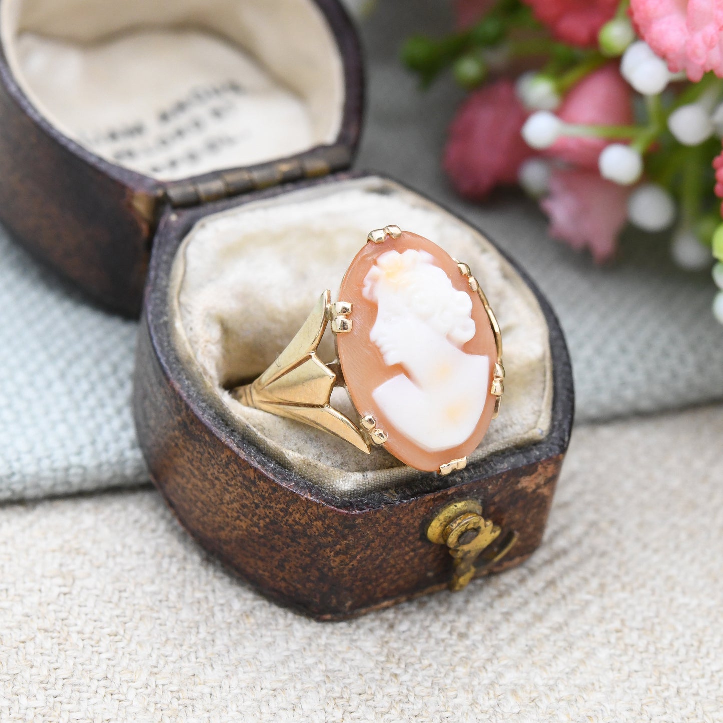 Vintage 9ct Gold Cameo Ring - Large Oval Shell Portrait Face Profile | Statement Ring | UK Size - N 1/2 | US Size - 7