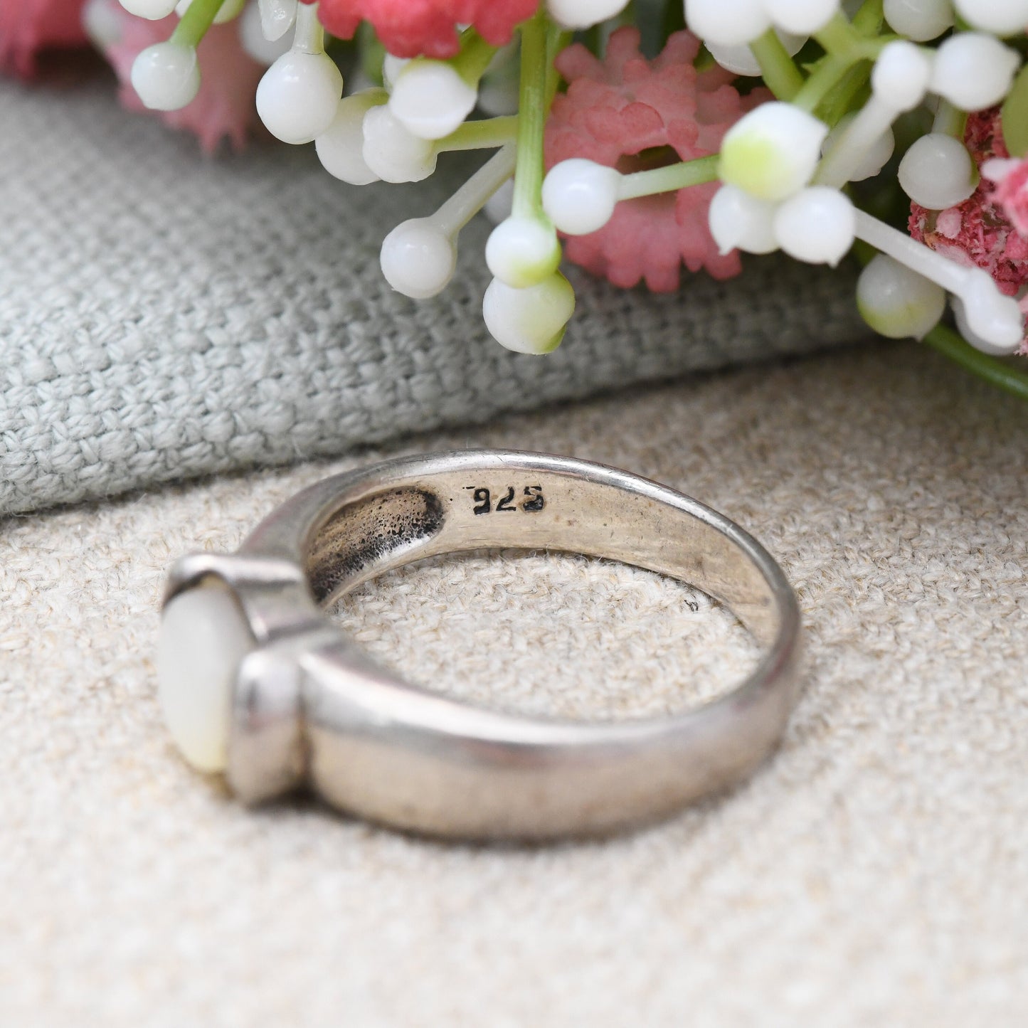 Vintage Sterling Silver Mother of Pearl Ring - Chunky Minimal Everyday Silver Solitaire Jewellery Gift | UK Size - O 1/2 | US Size - 7 1/2