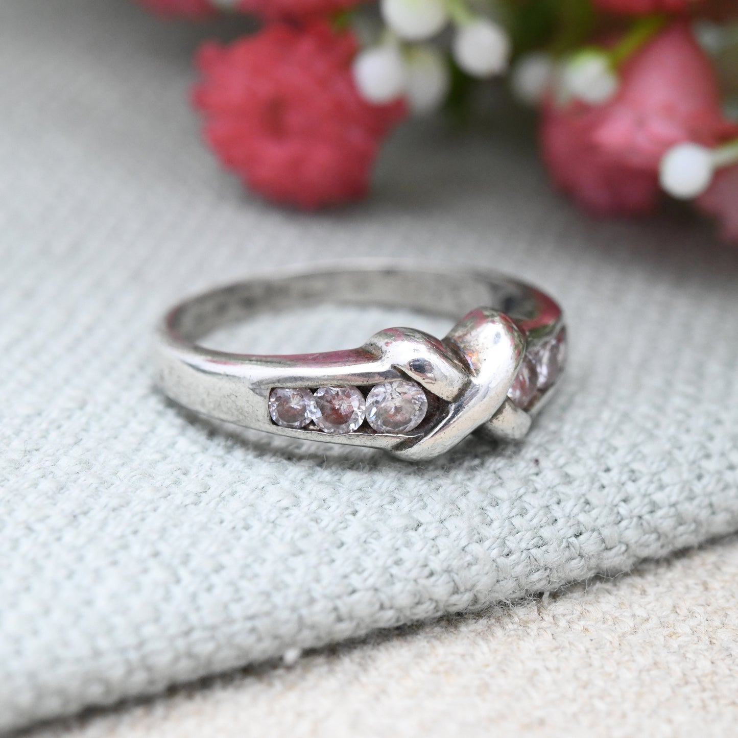 Vintage Sterling Silver X Shape Band Ring with CZ Clear Stones - Kisses Y2K Jewellery Gift for Her | UK Size - P | US Size - 7 3/4