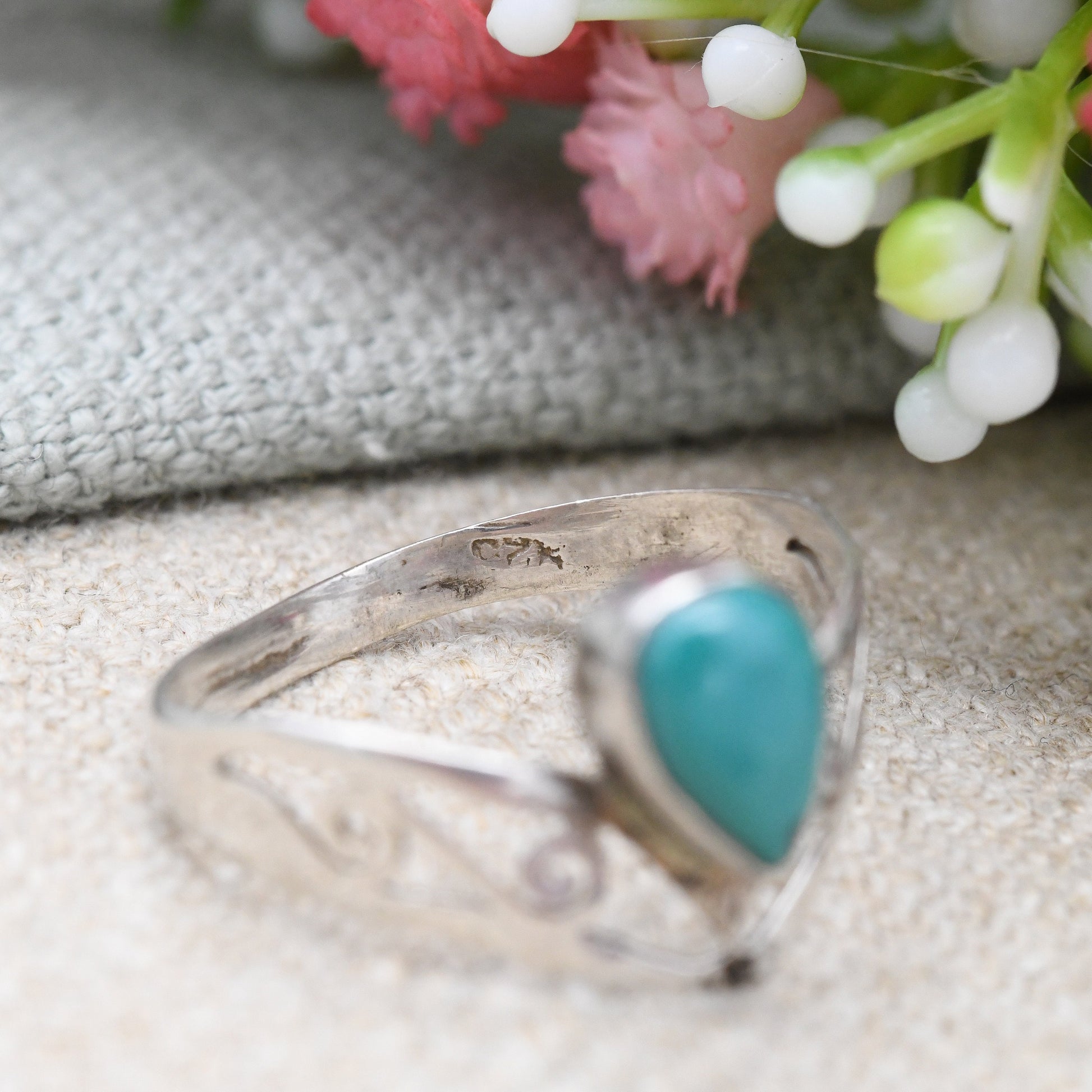 Vintage Sterling Silver Teardrop Stone Wishbone Ring - American Design Jewellery Pretty Silver Gift for Her | UK Size - Q | US Size - 8 1/4