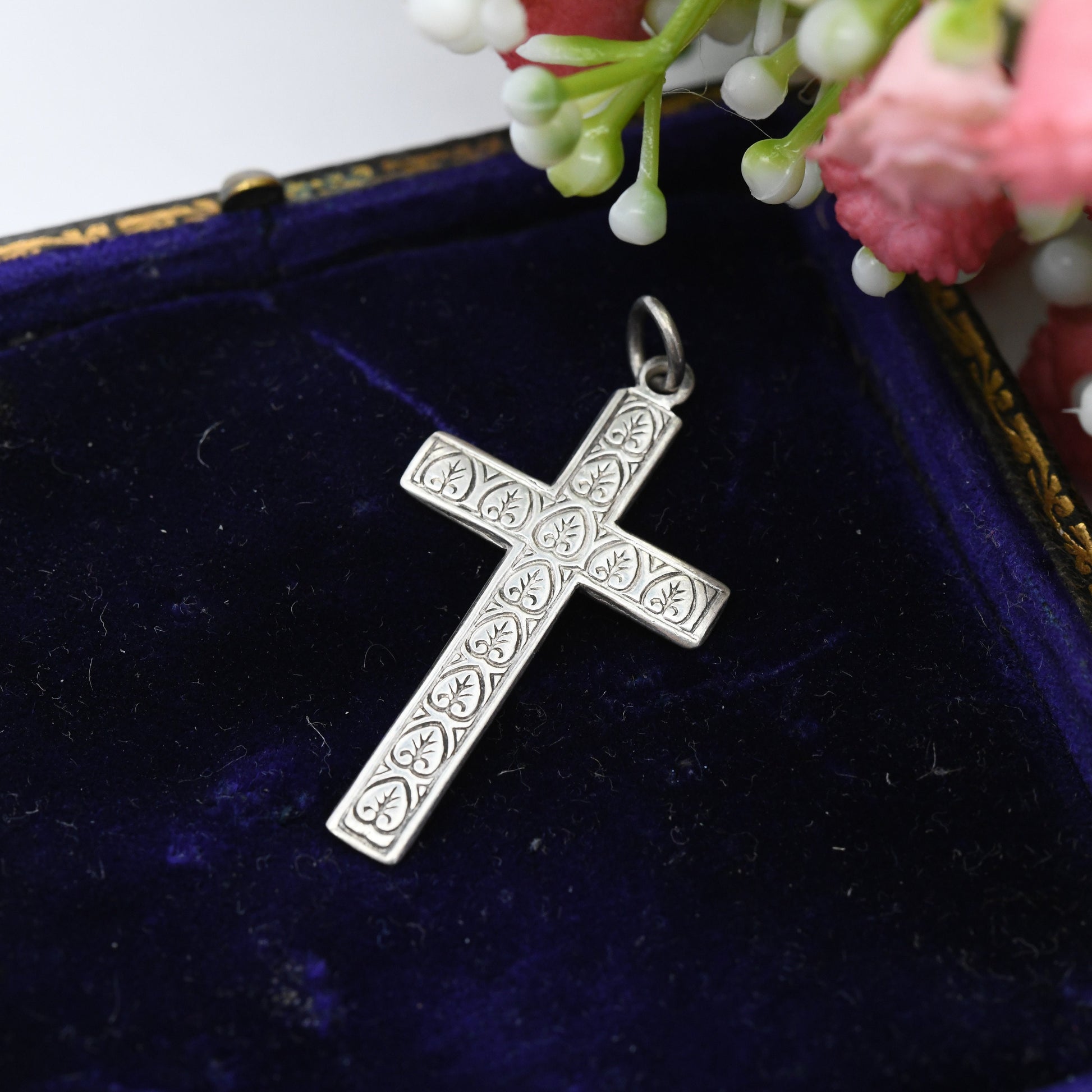 Vintage Sterling Silver Cross Pendant with Engraved Leaf Heart Pattern - Sweet Christening Jewellery Gift Present for Christian