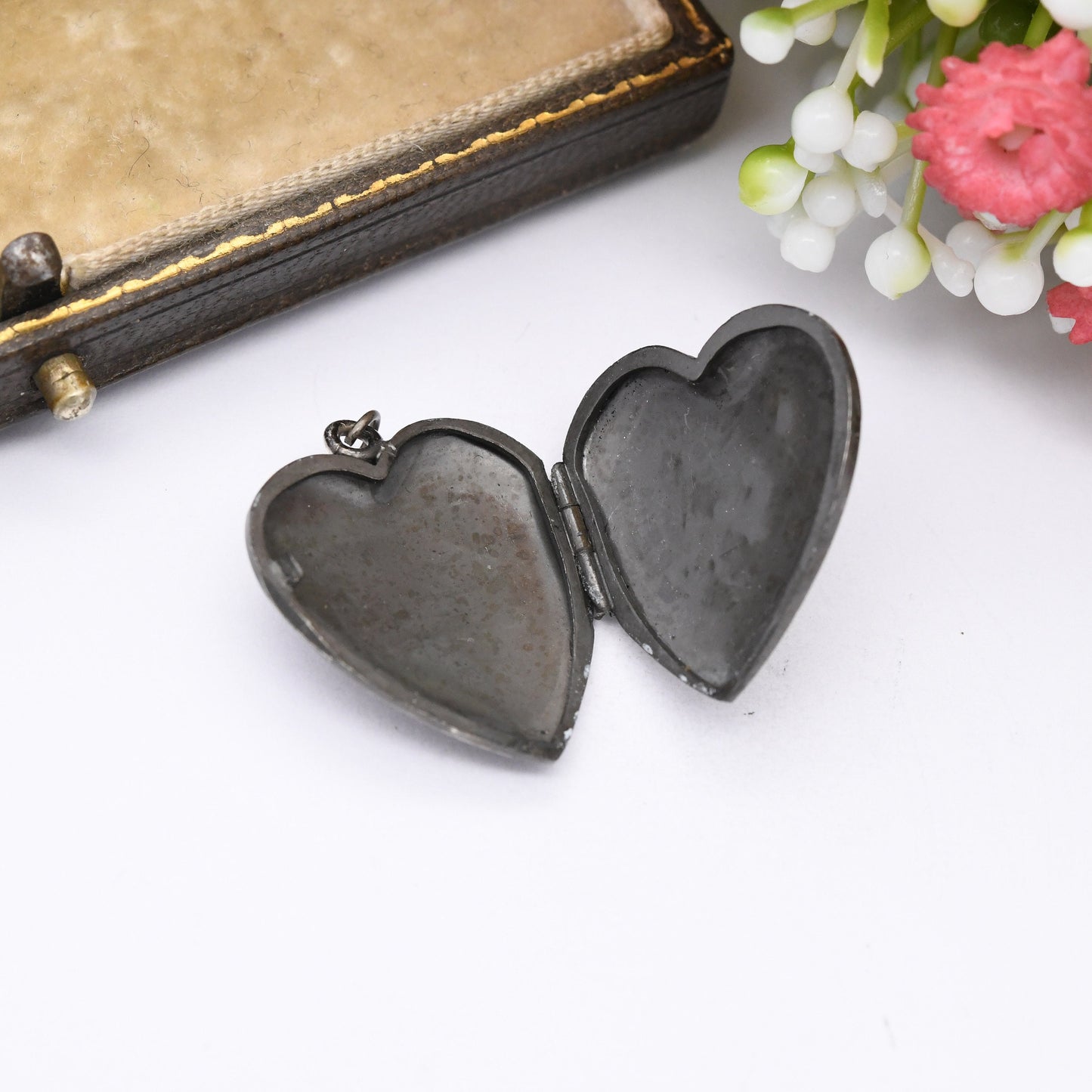 Vintage Sterling Silver Heart Locket Pendant with Engraved Japanese Scene - Opening Love Heart Pendant | Hand Engraved Pagoda Mount Fuji