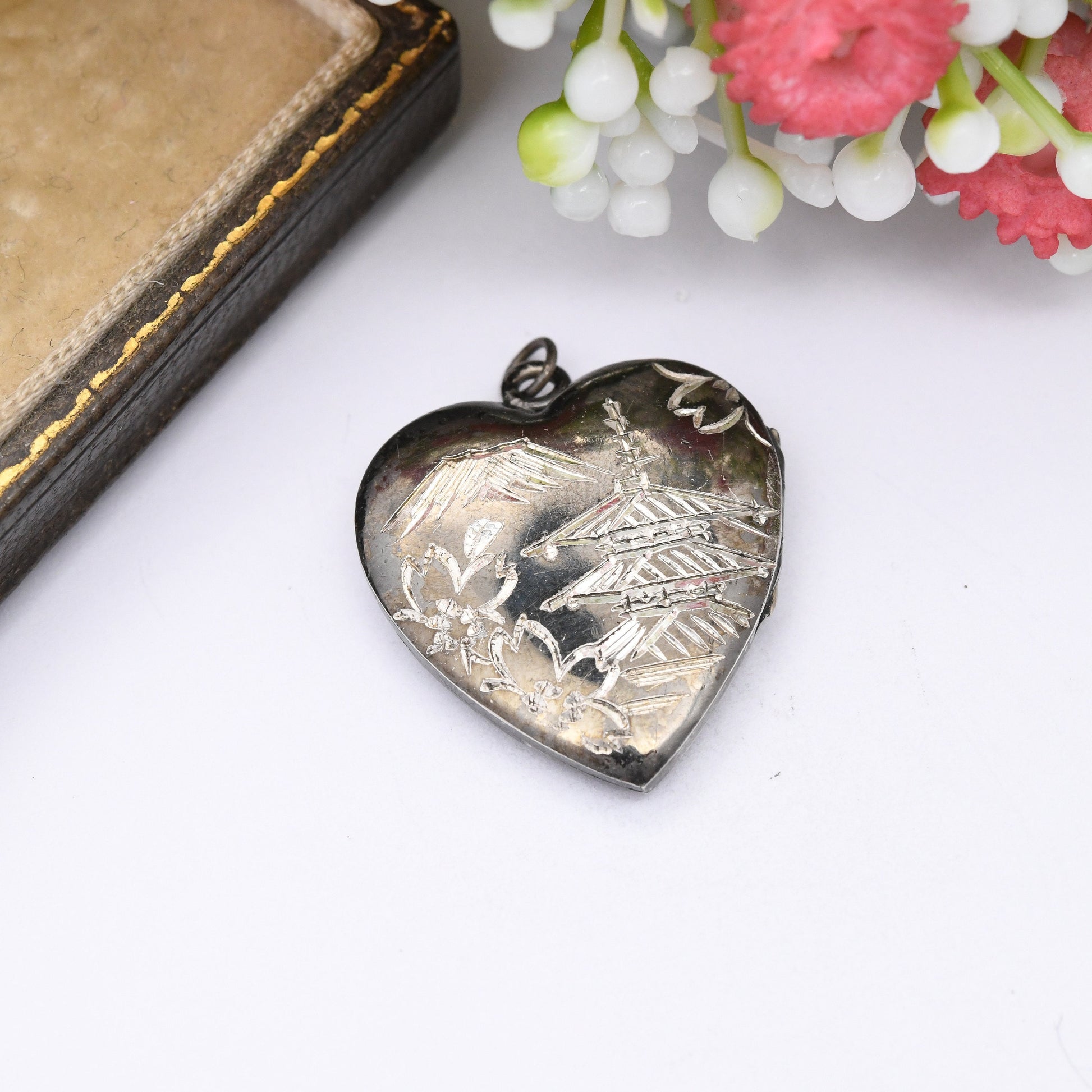 Vintage Sterling Silver Heart Locket Pendant with Engraved Japanese Scene - Opening Love Heart Pendant | Hand Engraved Pagoda Mount Fuji