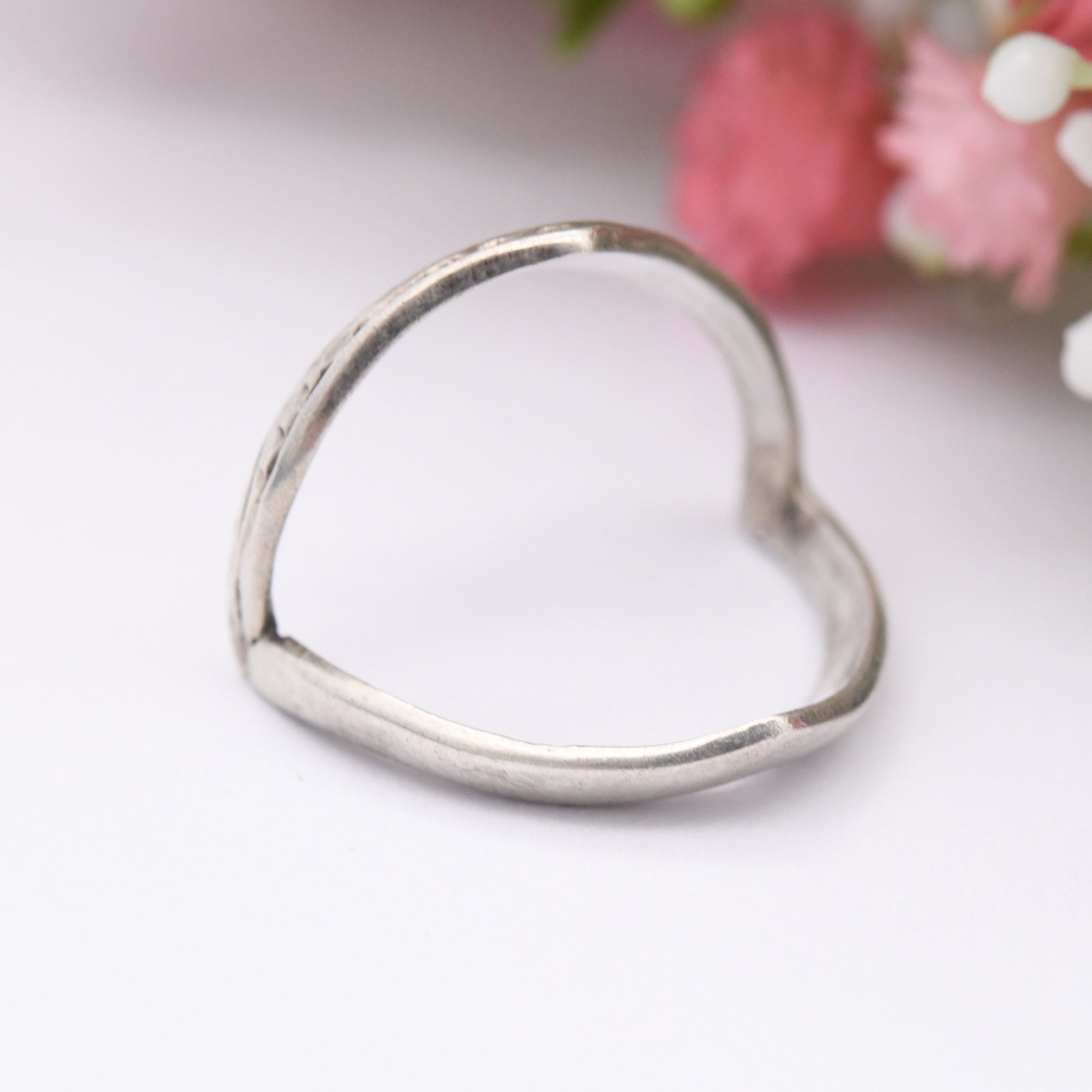 Vintage Sterling Silver Full Wishbone Ring Made in Thailand - V Shape Engraved Band | Pretty Everyday Silver | UK Size - M 1/2 | US Size - 6