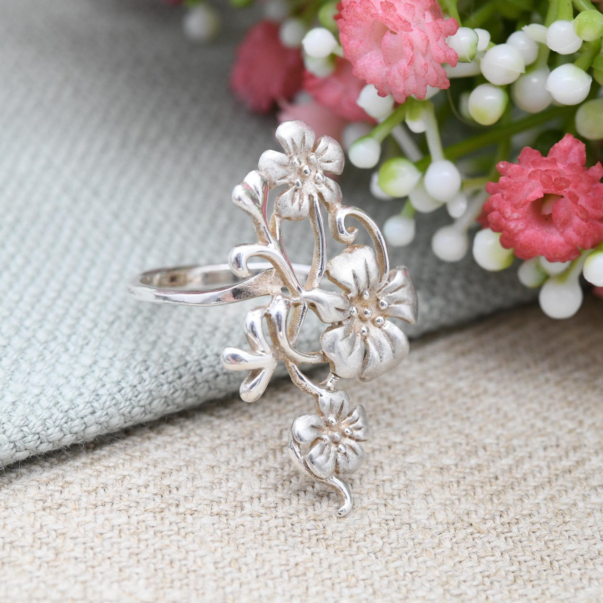 Vintage Sterling Silver Flower Ring - Sculptural Openwork Floral Shape | Plants Formed Solid Silver | UK Size - R | US Size - 8 1/2