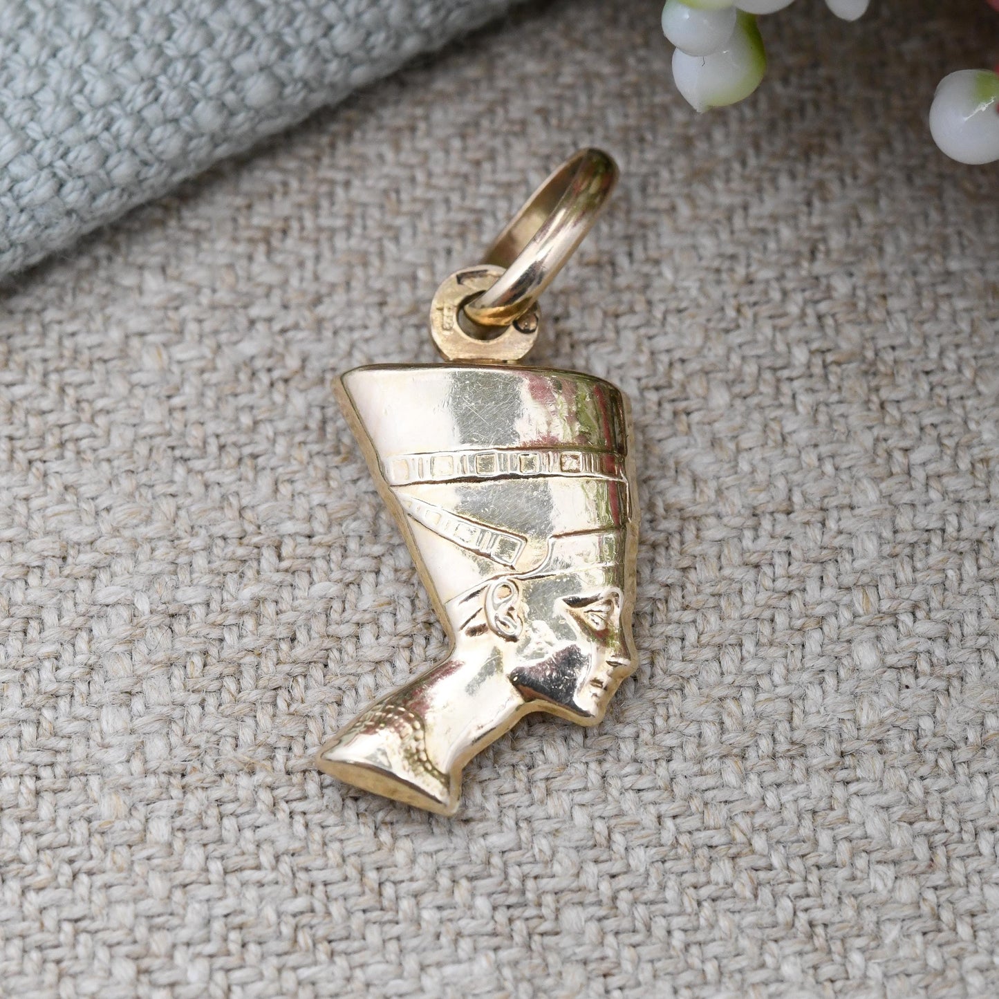 Vintage 9ct Gold Nefertiti Bust Pendant 1987 - Detailed Face 3D Puffed Design | Egyptian Revival Ancient Egypt Pharaoh | Cute Gift for Her