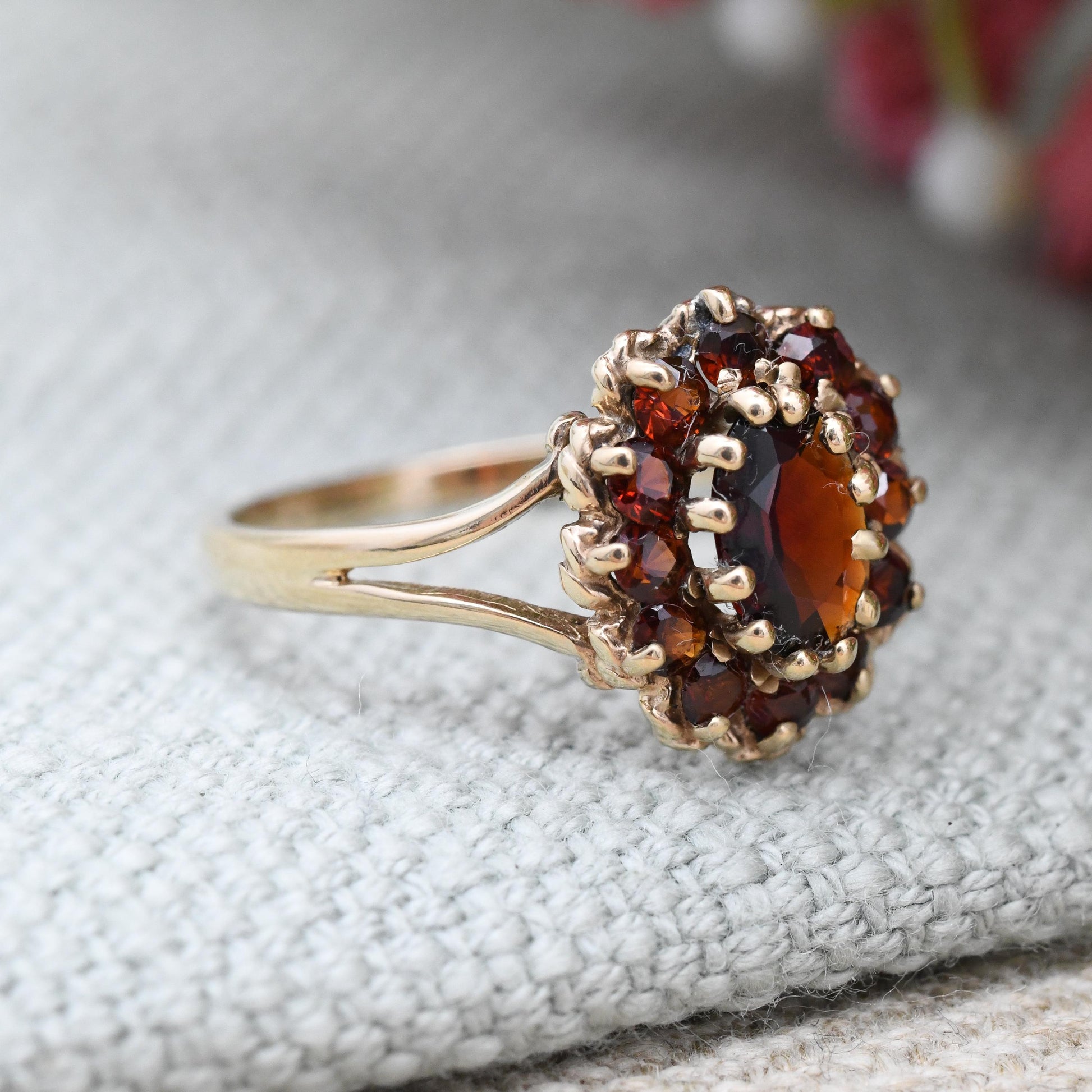 Vintage 9ct Gold Garnet Flower Ring 1976 - Mid-Century Edwardian Style | UK Size - O | US Size - 7 1/4