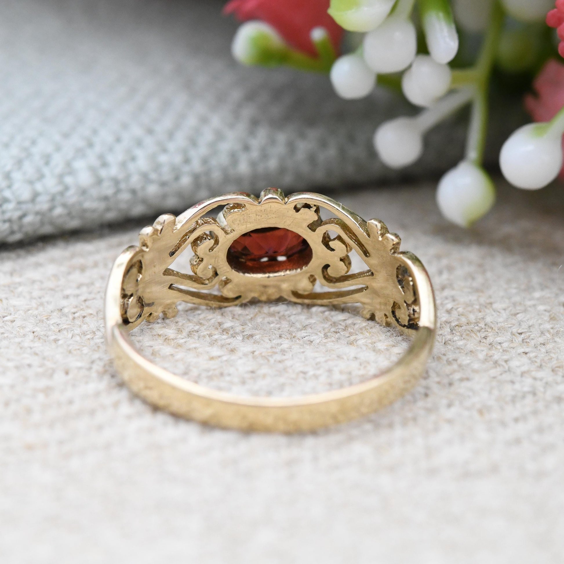 Vintage 9ct Gold Garnet Solitaire Ring - Ornate Scrolling Statement Gold Jewellery | Small Size Pinkie | UK Size - K | US Size - 5 1/4