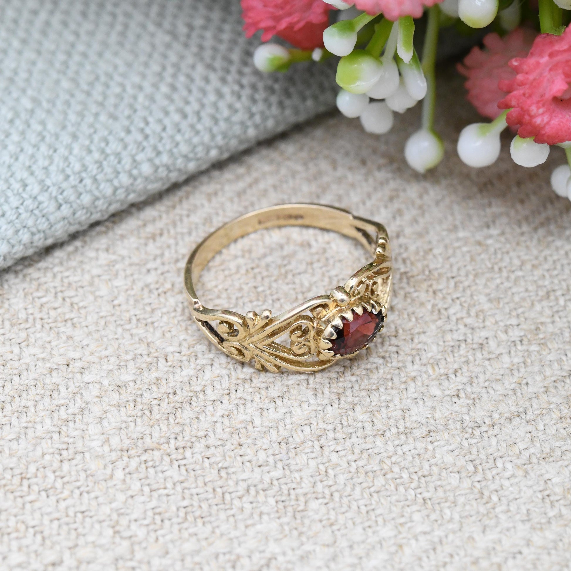 Vintage 9ct Gold Garnet Solitaire Ring - Ornate Scrolling Statement Gold Jewellery | Small Size Pinkie | UK Size - K | US Size - 5 1/4