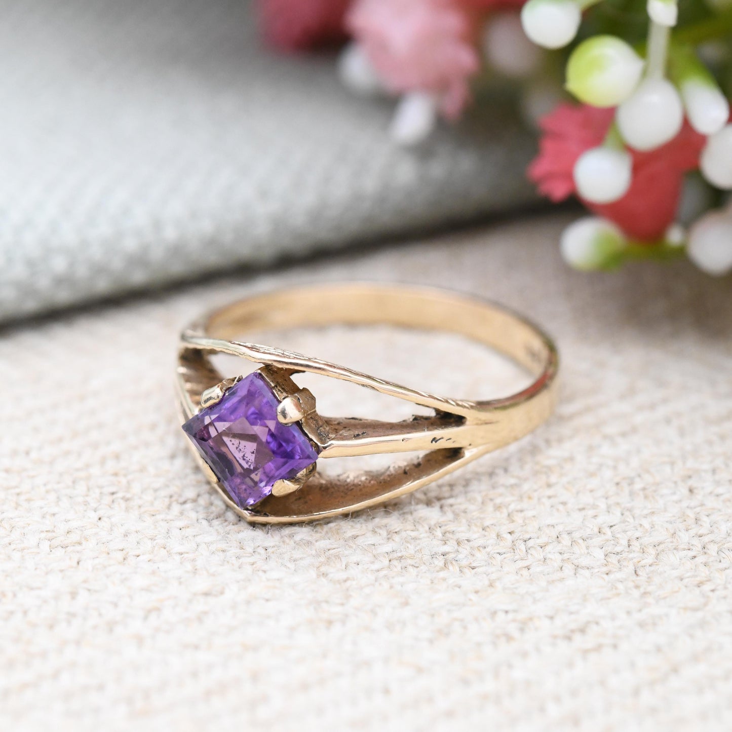 Vintage 9ct Gold Amethyst Ring 1985 - Diamond Shape Large Purple Solitaire Stone Mid-Century Modern Textured | UK Size - N 1/2 | US Size - 7