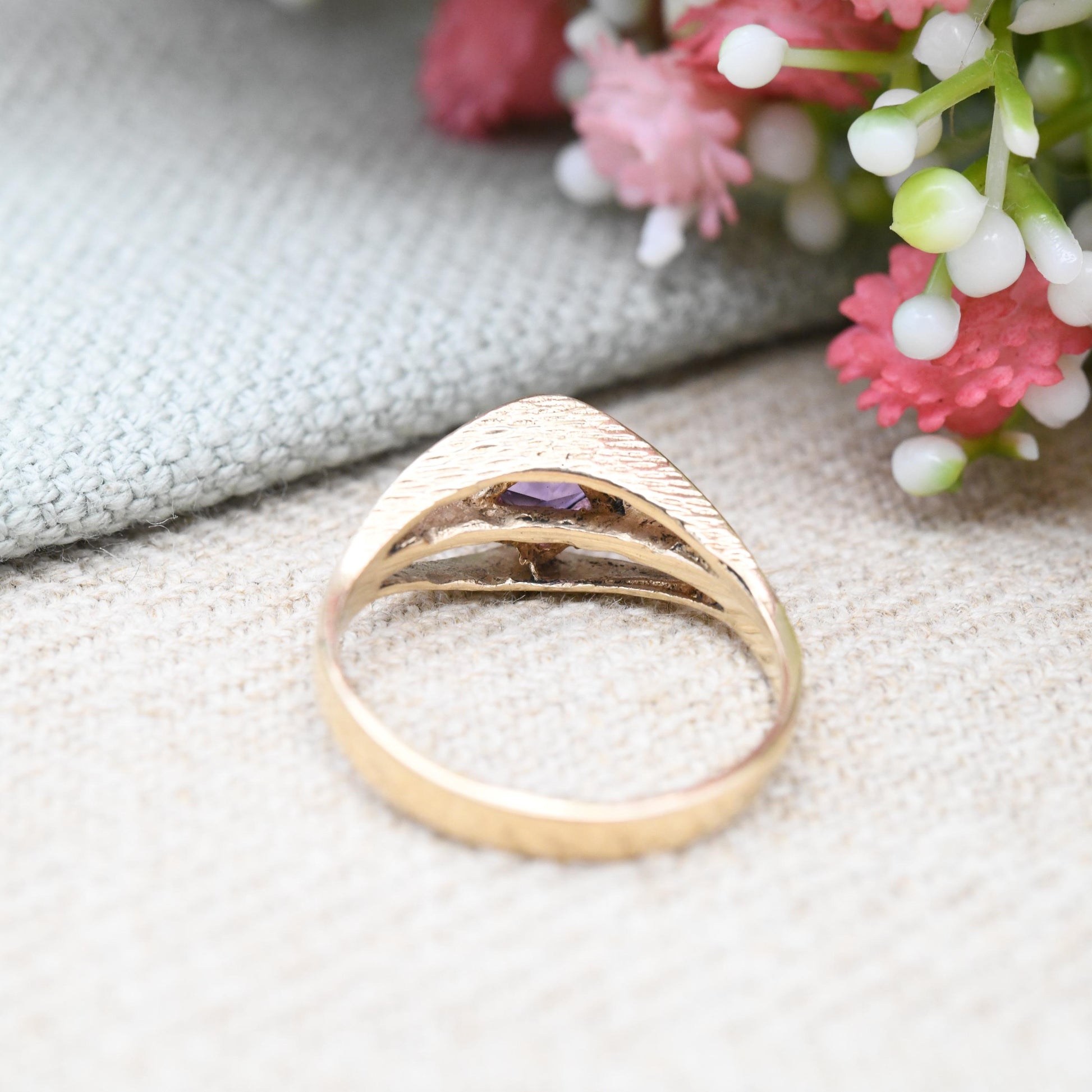 Vintage 9ct Gold Amethyst Ring 1985 - Diamond Shape Large Purple Solitaire Stone Mid-Century Modern Textured | UK Size - N 1/2 | US Size - 7