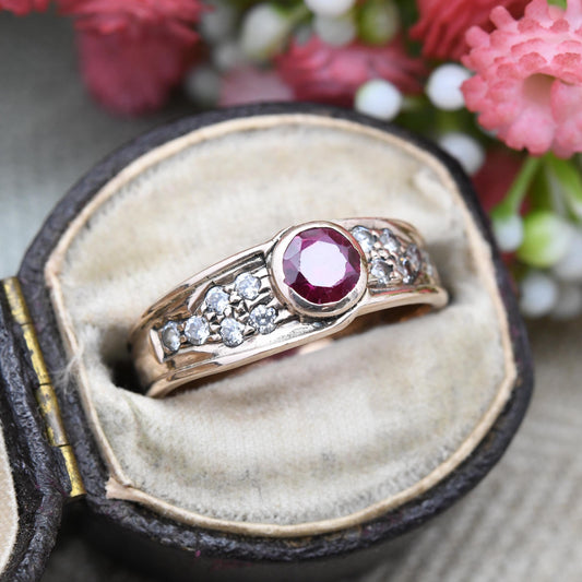 Vintage 9ct Gold Ruby Ring with Clear Side Stones 1999 - Y2K Statement Gold Faceted Solitaire Ring Rose Gold | UK Size - N | US Size - 6 1/2