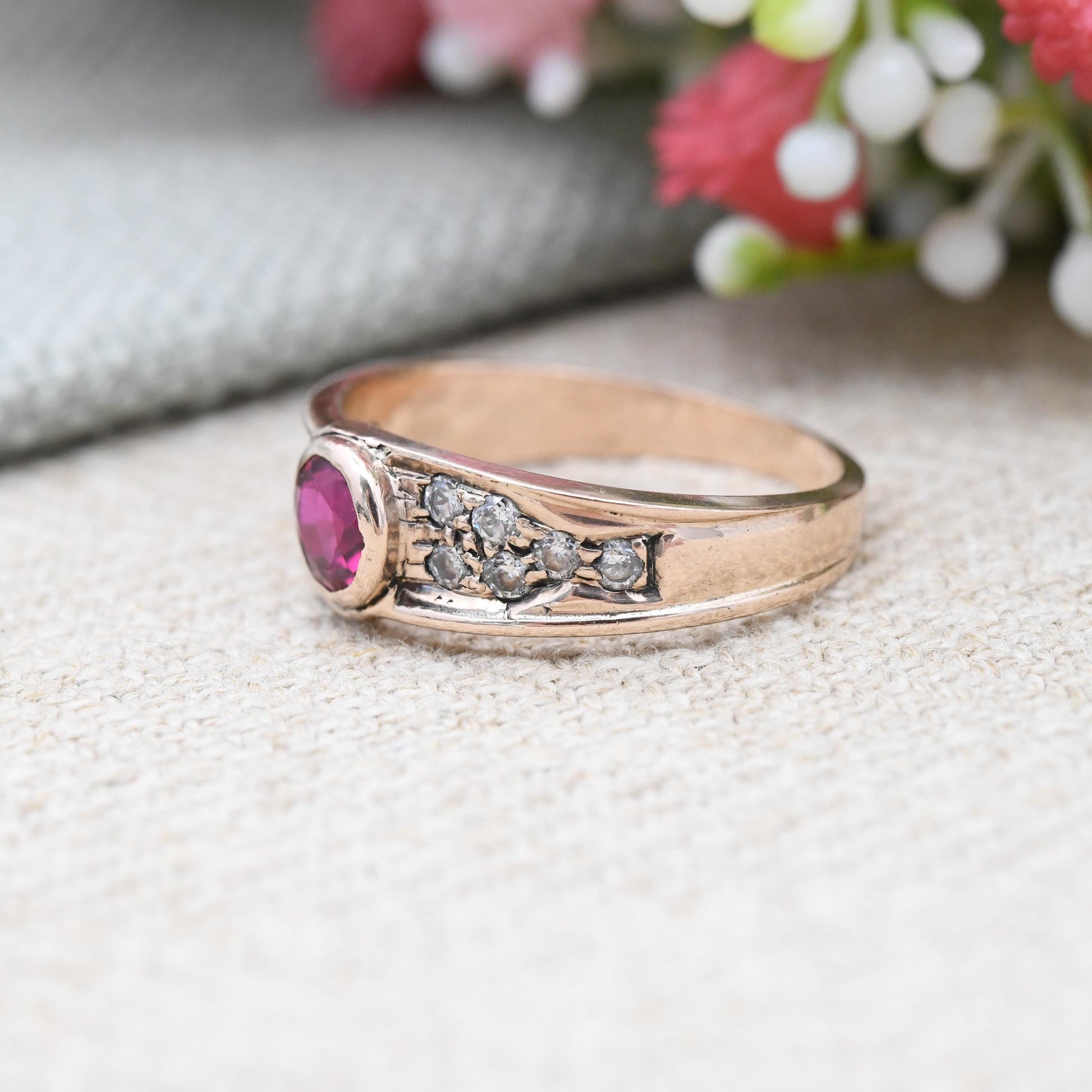 Vintage 9ct Gold Ruby Ring with Clear Side Stones 1999 - Y2K Statement Gold Faceted Solitaire Ring Rose Gold | UK Size - N | US Size - 6 1/2