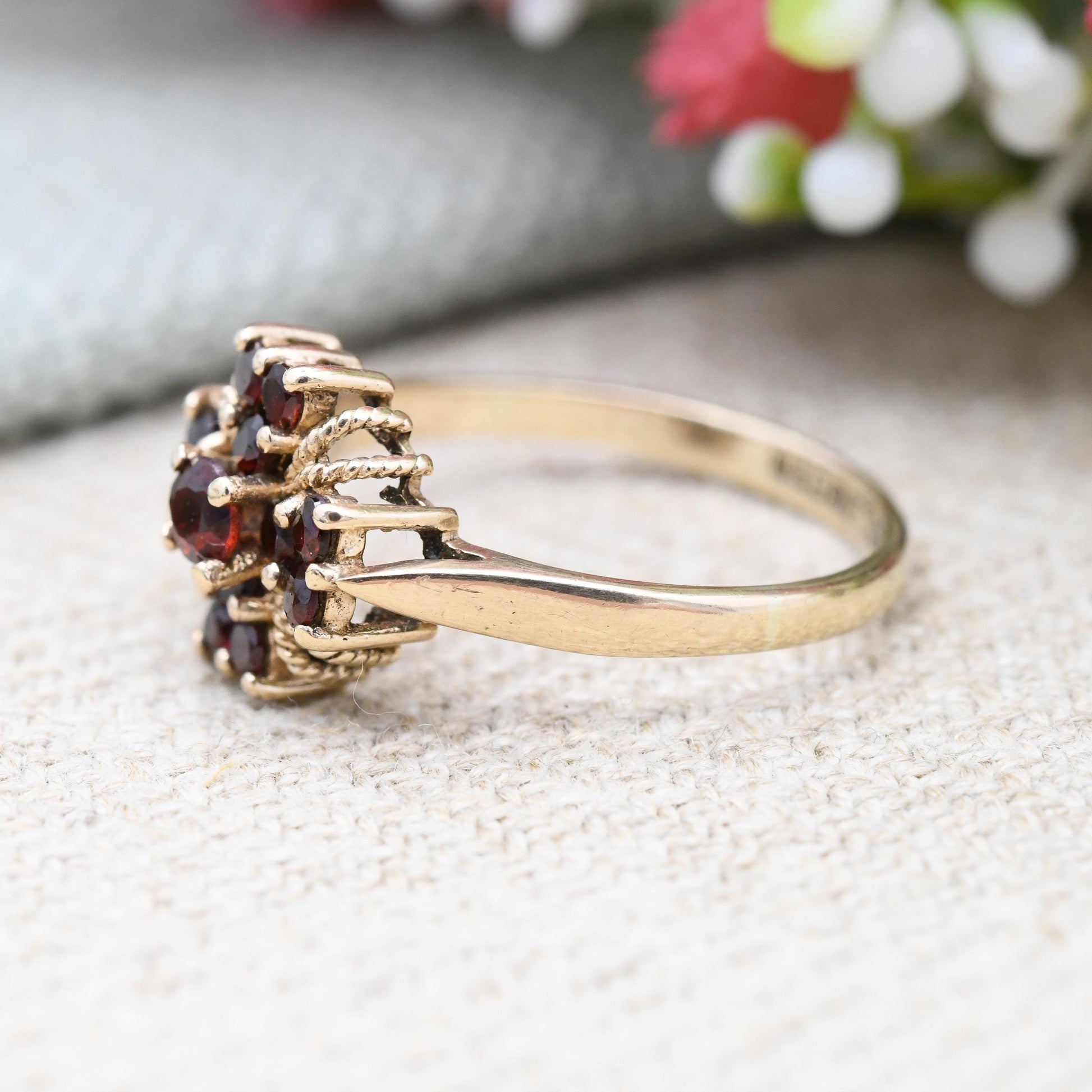 Vintage 9ct Gold Garnet Flower Ring 1994 with Rope Twist Design - Mid-Century Style January Birthstone Gift | UK Size - L 1/2 | US Size - 6