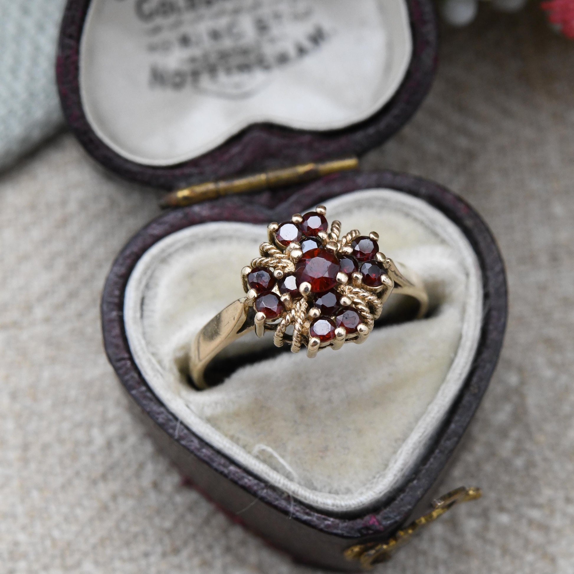 Vintage 9ct Gold Garnet Flower Ring 1994 with Rope Twist Design - Mid-Century Style January Birthstone Gift | UK Size - L 1/2 | US Size - 6