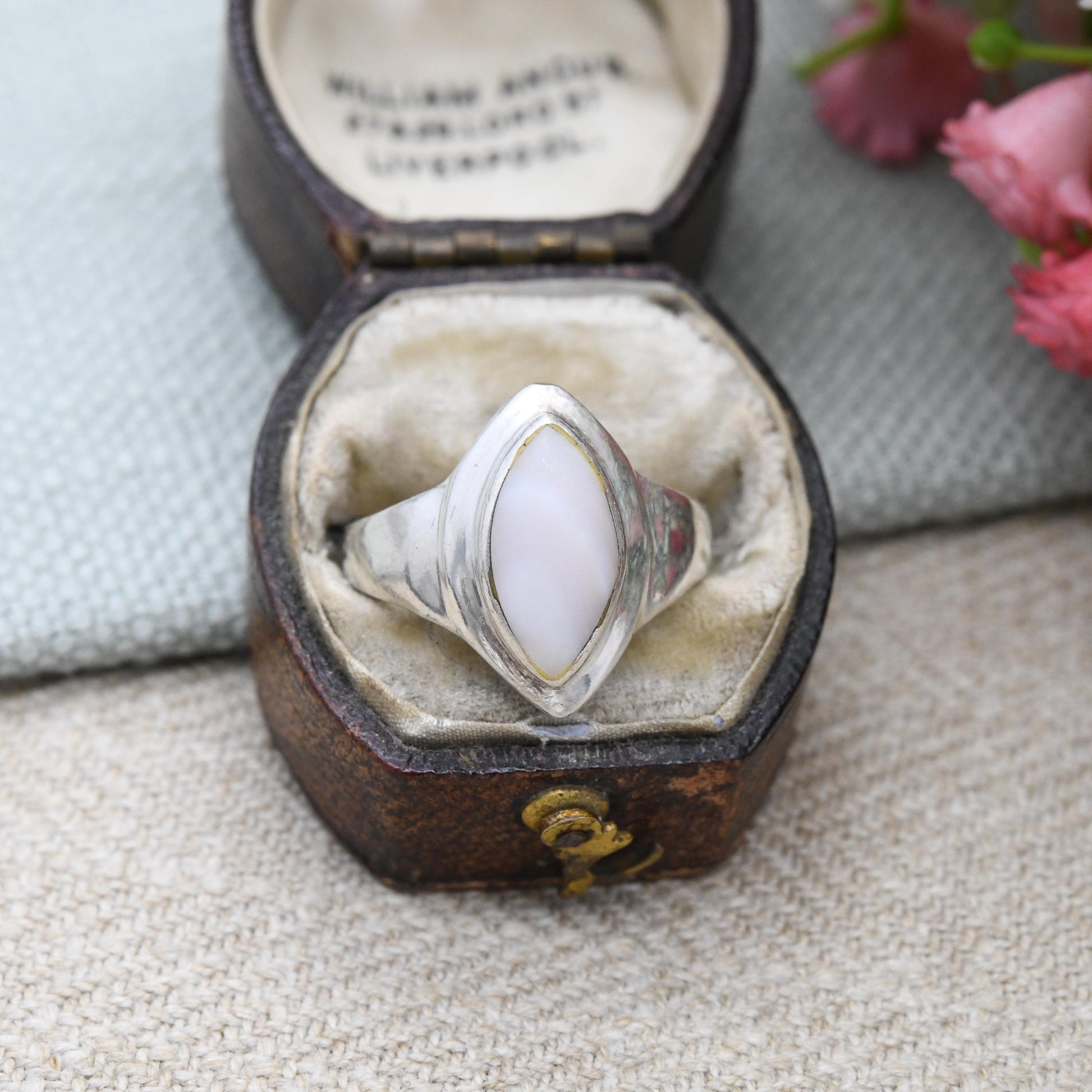 Vintage Sterling Silver Mother of Pearl Ring - Pretty Minimal Everyday Silver Marquise Solitaire Jewellery | UK Size - N 1/2 | US Size - 7