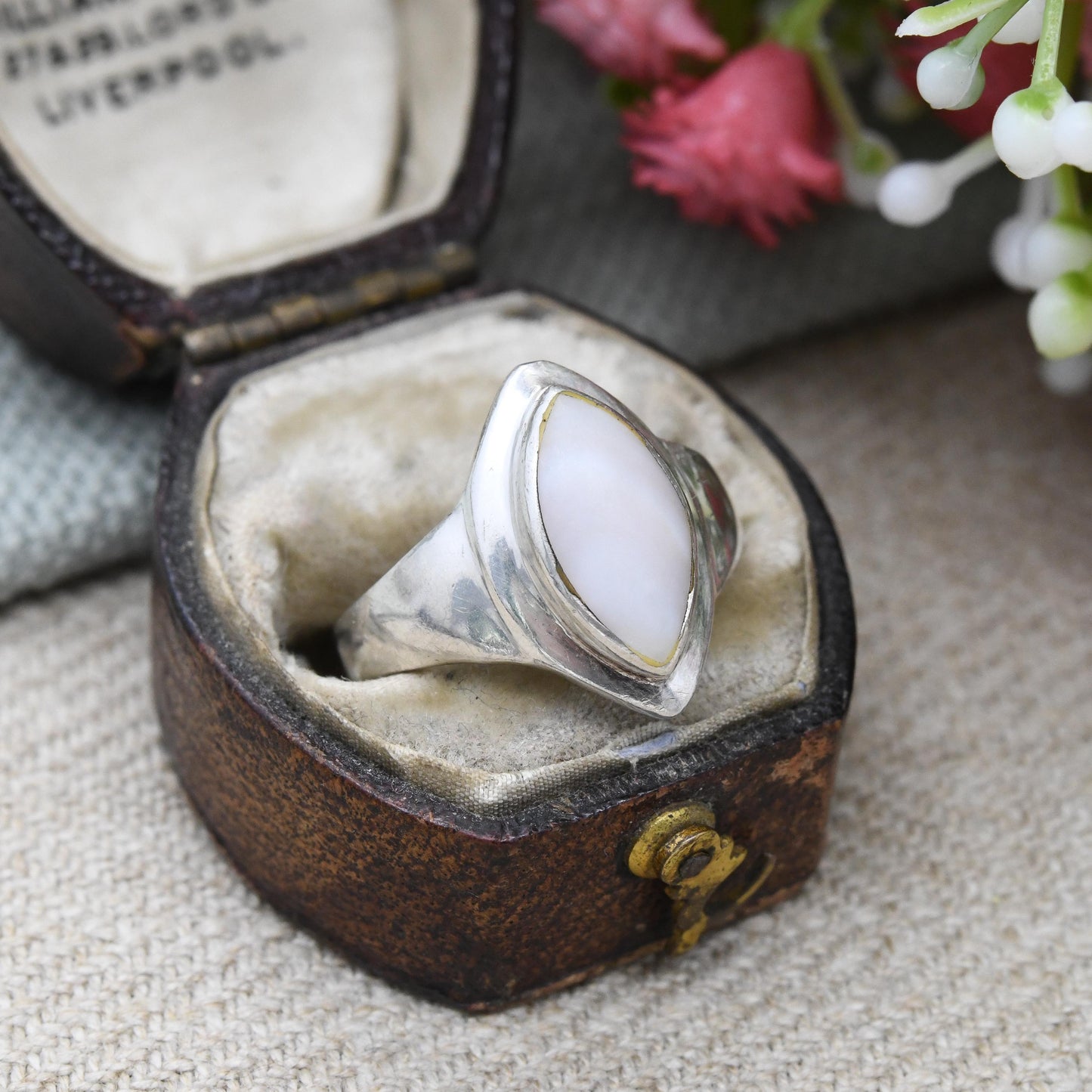 Vintage Sterling Silver Mother of Pearl Ring - Pretty Minimal Everyday Silver Marquise Solitaire Jewellery | UK Size - N 1/2 | US Size - 7