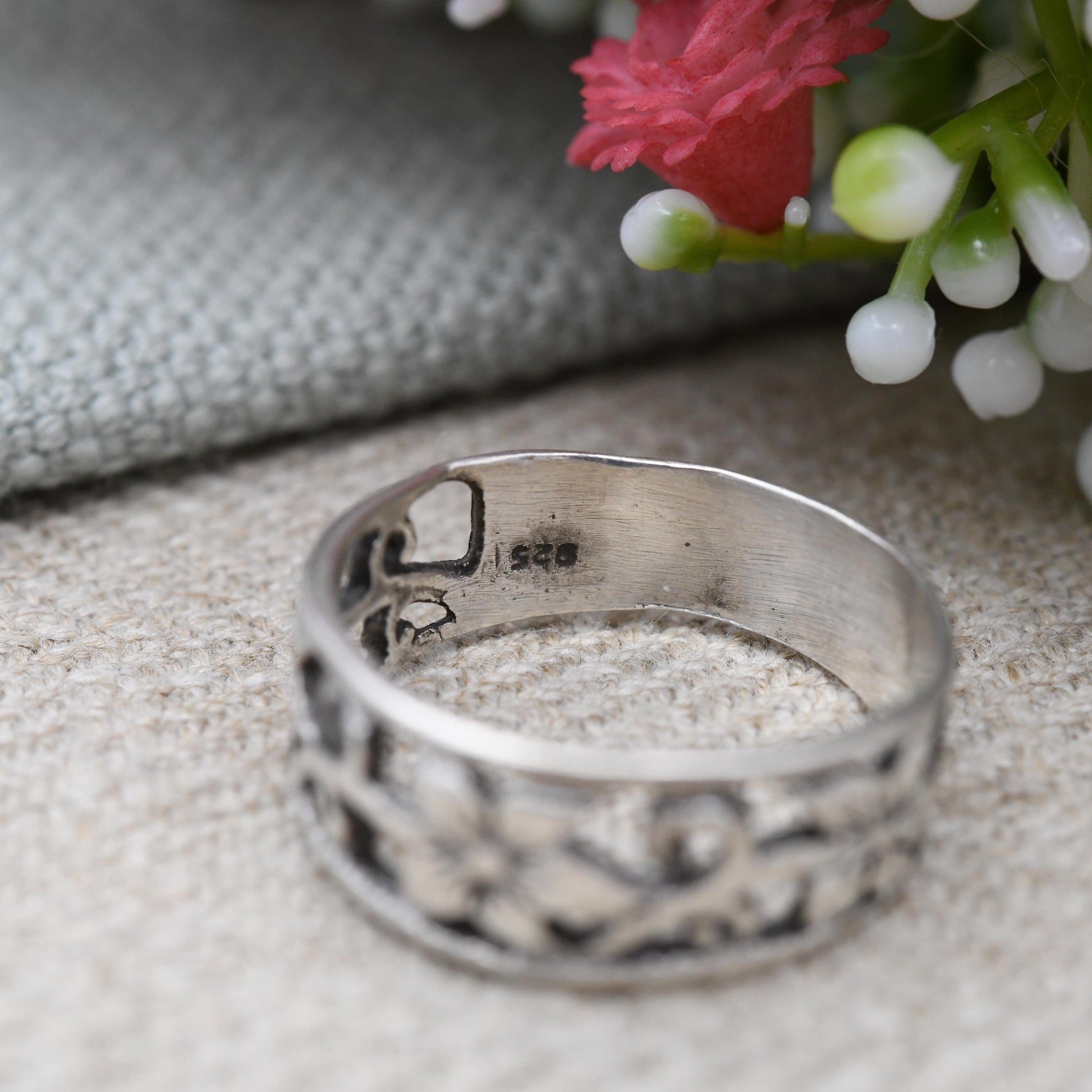 Sterling Silver Openwork Scrolling Flower Band Ring - Pretty Floral Silver Jewellery Gift for Her | UK Size - O 1/2 | US Size - 7 1/2